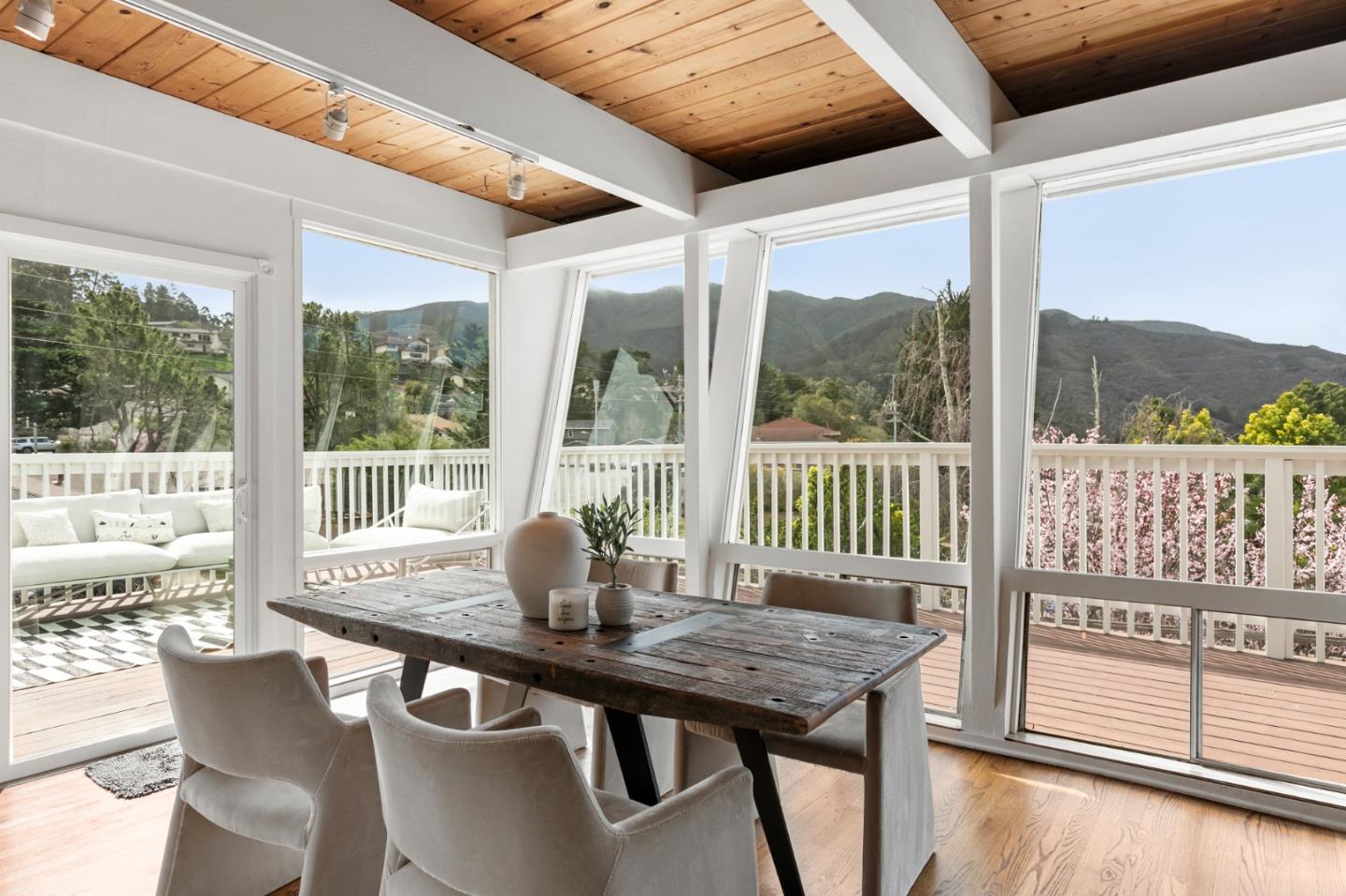 Detail Gallery Image 19 of 33 For 1 Sequoia Way, Pacifica,  CA 94044 - 4 Beds | 3 Baths