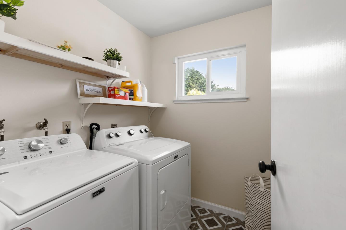 Detail Gallery Image 25 of 33 For 1 Sequoia Way, Pacifica,  CA 94044 - 4 Beds | 3 Baths