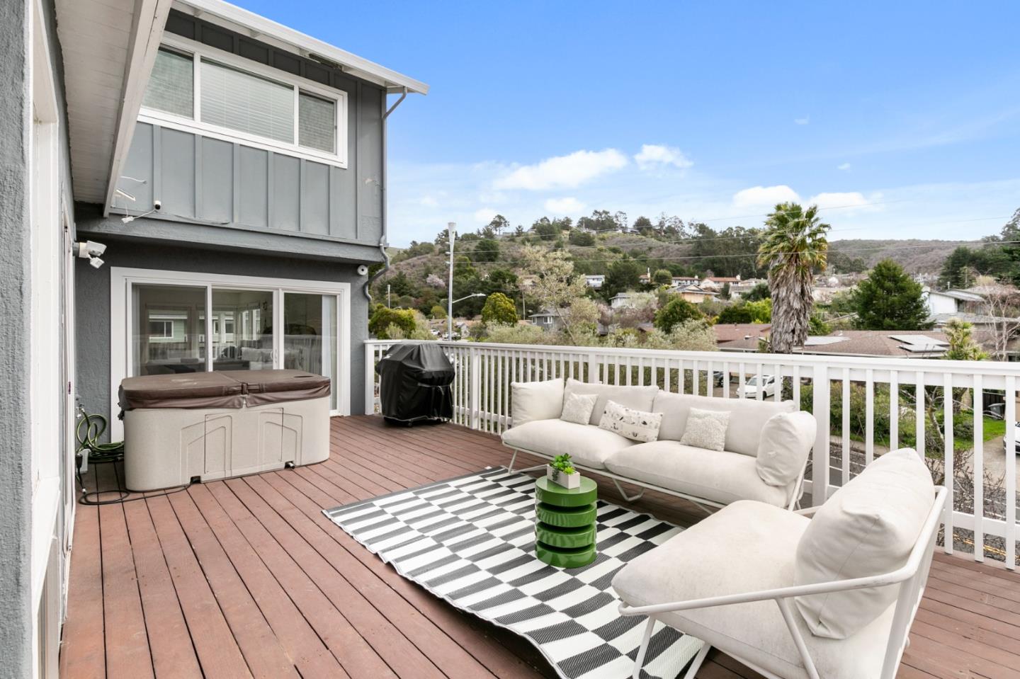 Detail Gallery Image 4 of 33 For 1 Sequoia Way, Pacifica,  CA 94044 - 4 Beds | 3 Baths