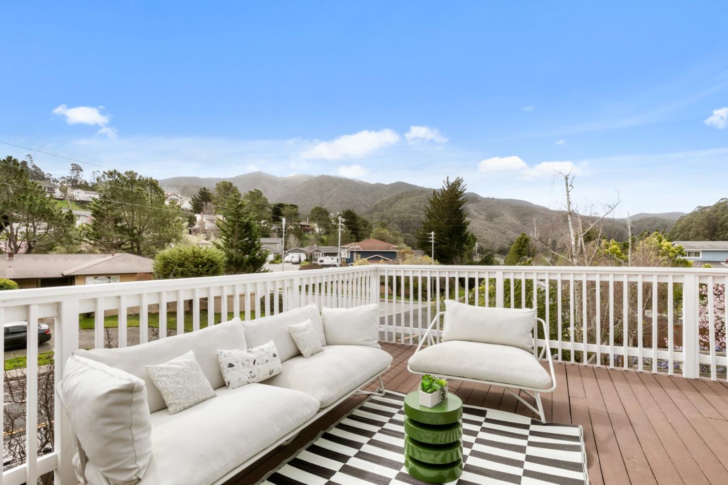 Detail Gallery Image 6 of 33 For 1 Sequoia Way, Pacifica,  CA 94044 - 4 Beds | 3 Baths