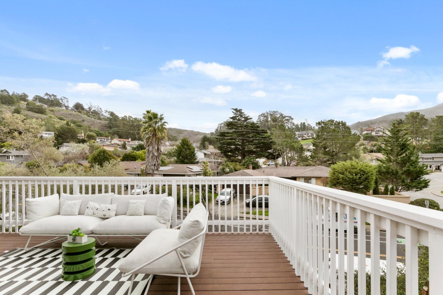 Detail Gallery Image 7 of 33 For 1 Sequoia Way, Pacifica,  CA 94044 - 4 Beds | 3 Baths