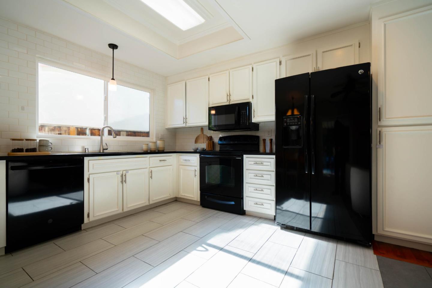 Detail Gallery Image 8 of 22 For 486 Fontanelle Ct, San Jose,  CA 95111 - 4 Beds | 2 Baths