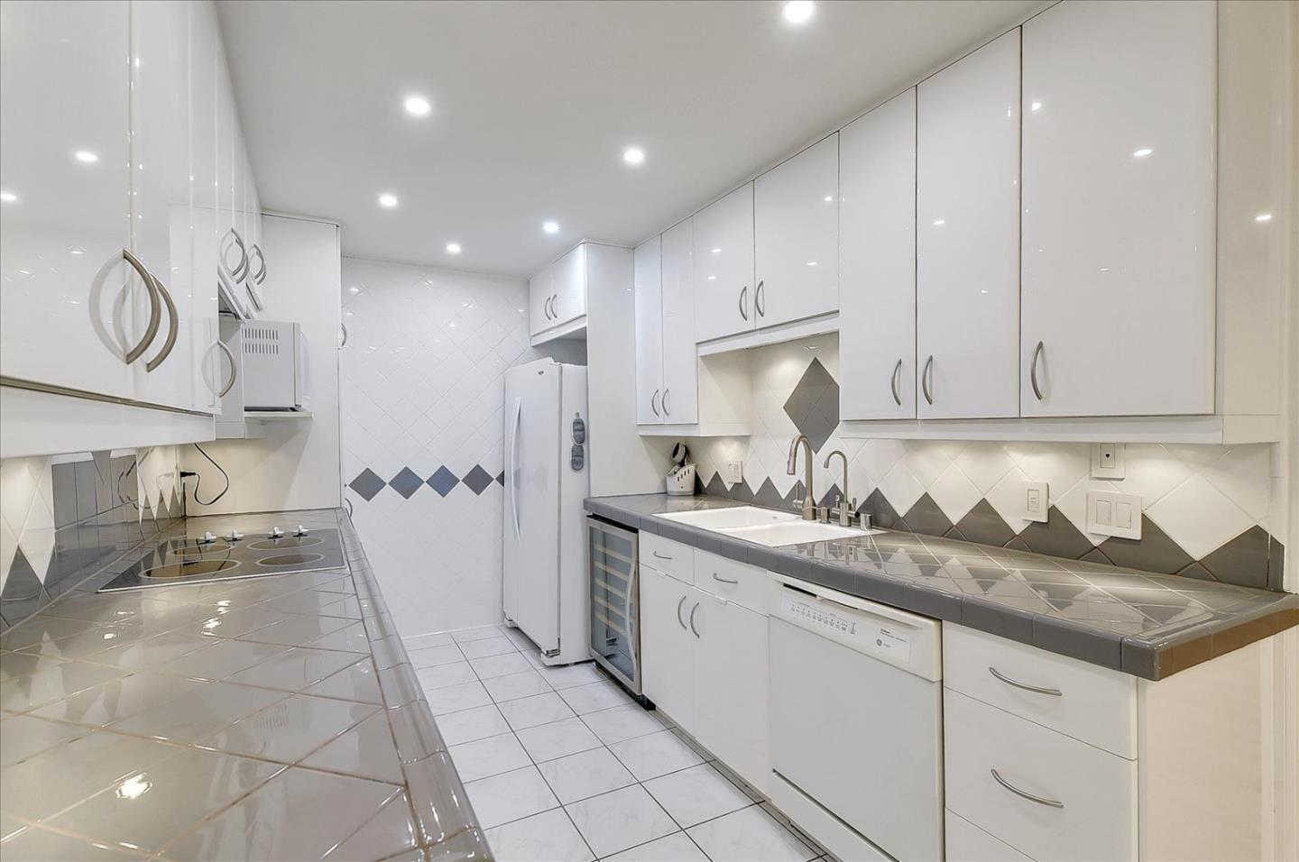 Detail Gallery Image 15 of 35 For 1735 N Fuller Ave #221,  Los Angeles,  CA 90046 - 1 Beds | 1 Baths