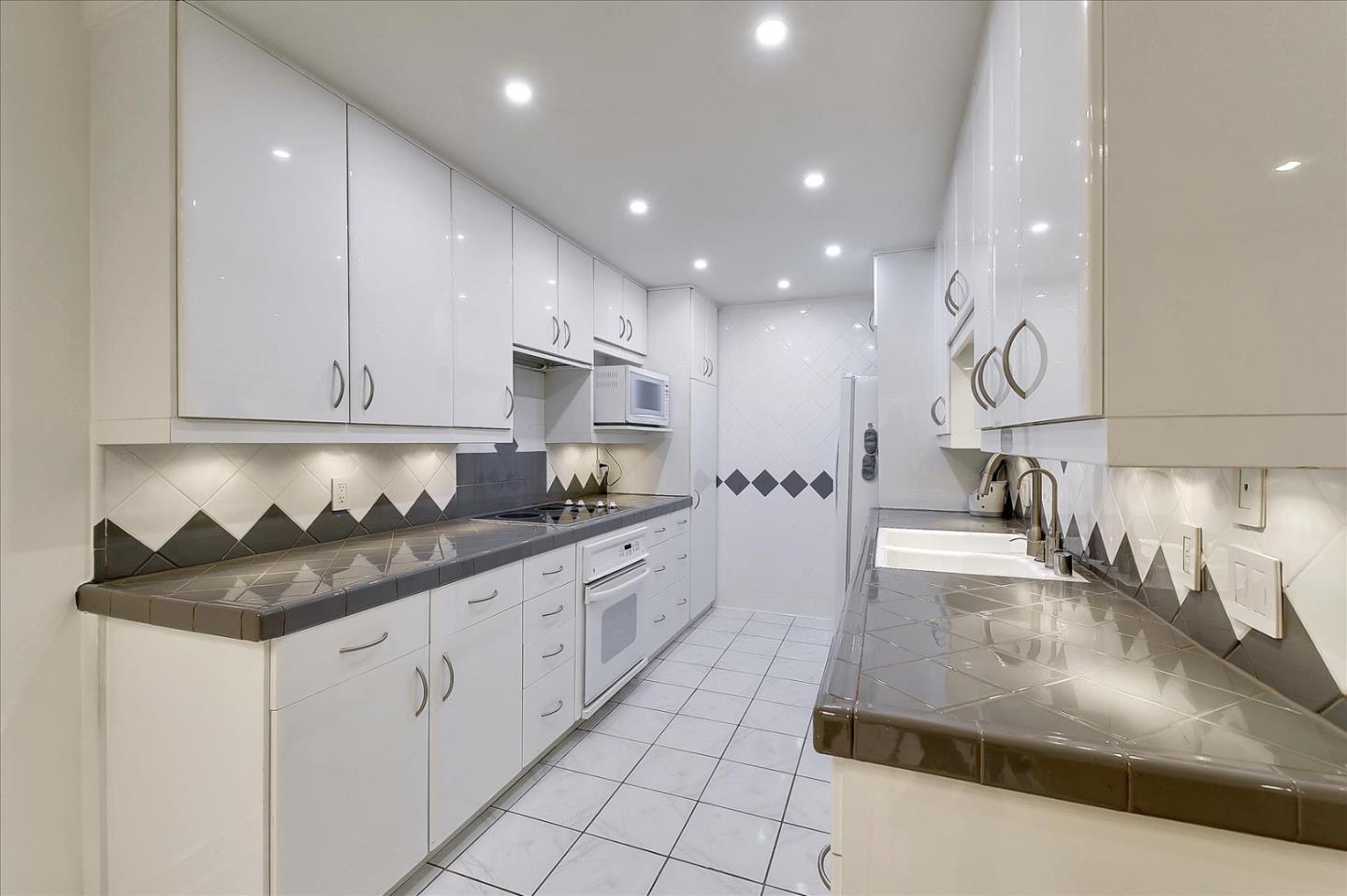 Detail Gallery Image 17 of 35 For 1735 N Fuller Ave #221,  Los Angeles,  CA 90046 - 1 Beds | 1 Baths