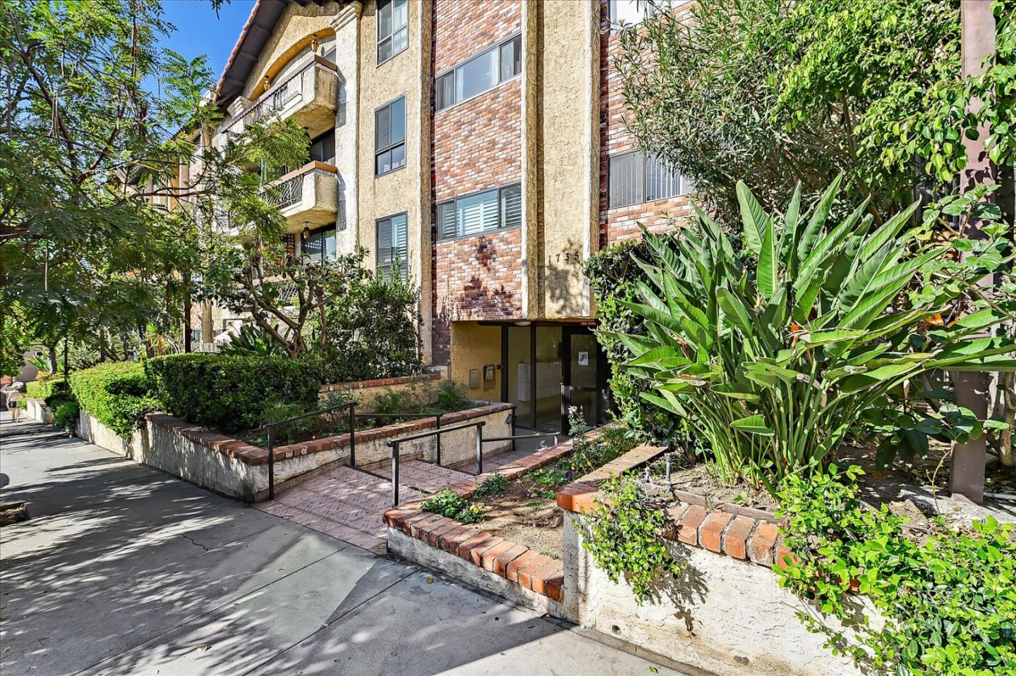 Detail Gallery Image 2 of 35 For 1735 N Fuller Ave #221,  Los Angeles,  CA 90046 - 1 Beds | 1 Baths