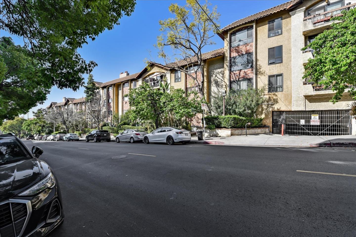 Detail Gallery Image 3 of 35 For 1735 N Fuller Ave #221,  Los Angeles,  CA 90046 - 1 Beds | 1 Baths