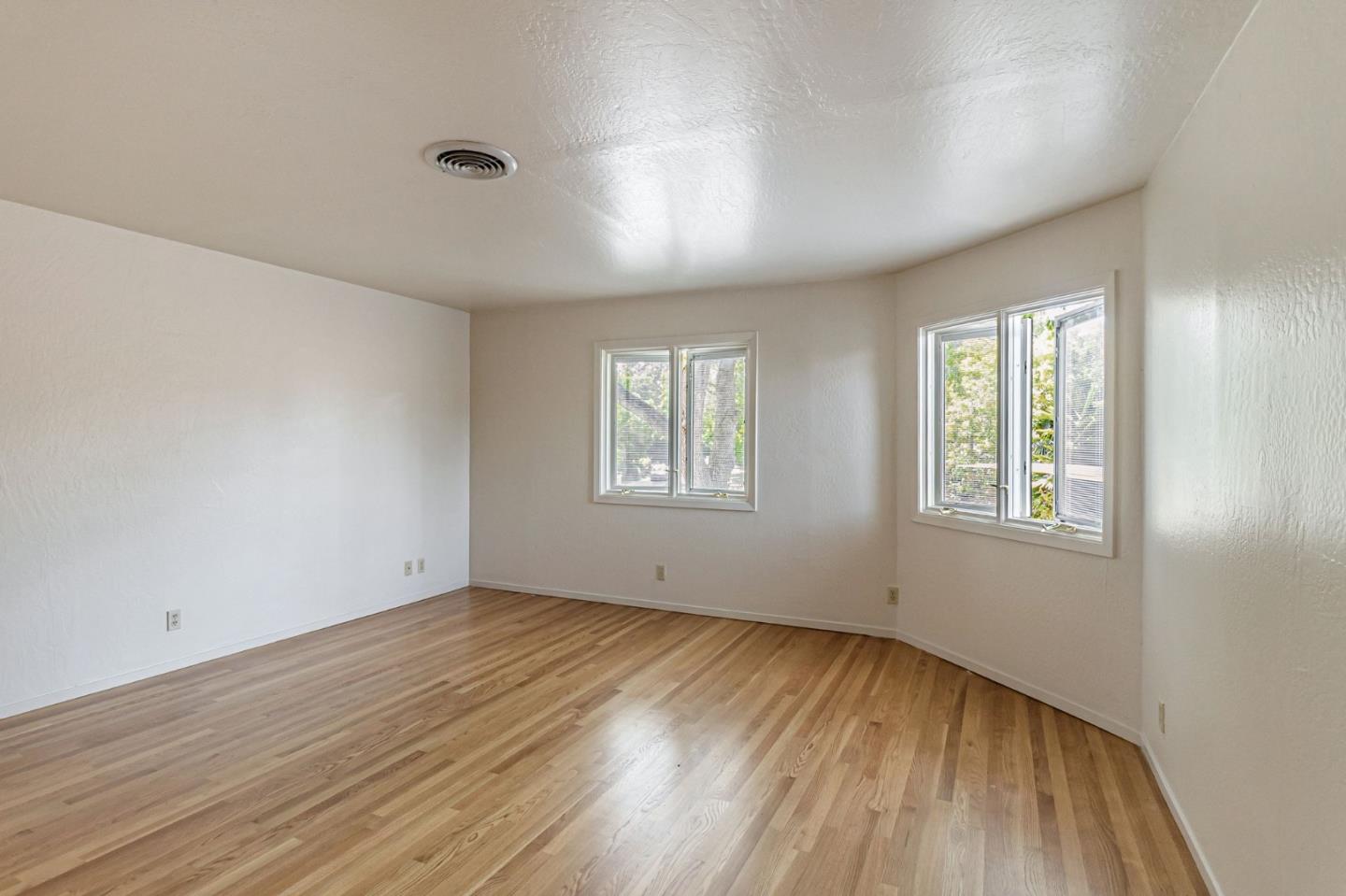 Detail Gallery Image 13 of 24 For 2331 Carmel Dr, Palo Alto,  CA 94303 - 6 Beds | 5 Baths