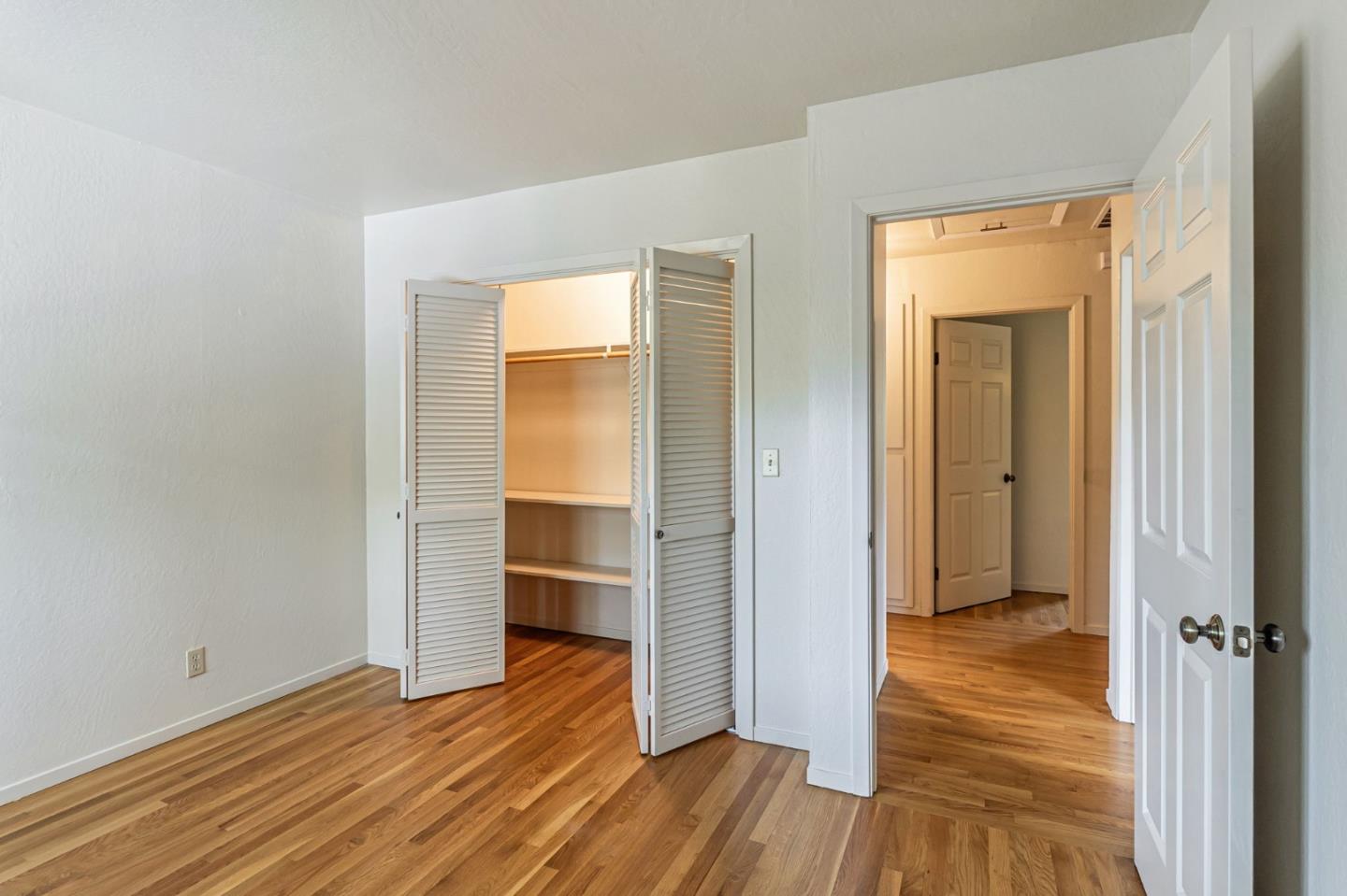 Detail Gallery Image 19 of 24 For 2331 Carmel Dr, Palo Alto,  CA 94303 - 6 Beds | 5 Baths