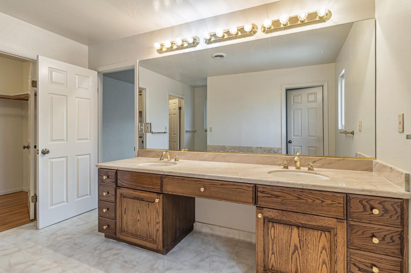 Detail Gallery Image 24 of 24 For 2331 Carmel Dr, Palo Alto,  CA 94303 - 6 Beds | 5 Baths