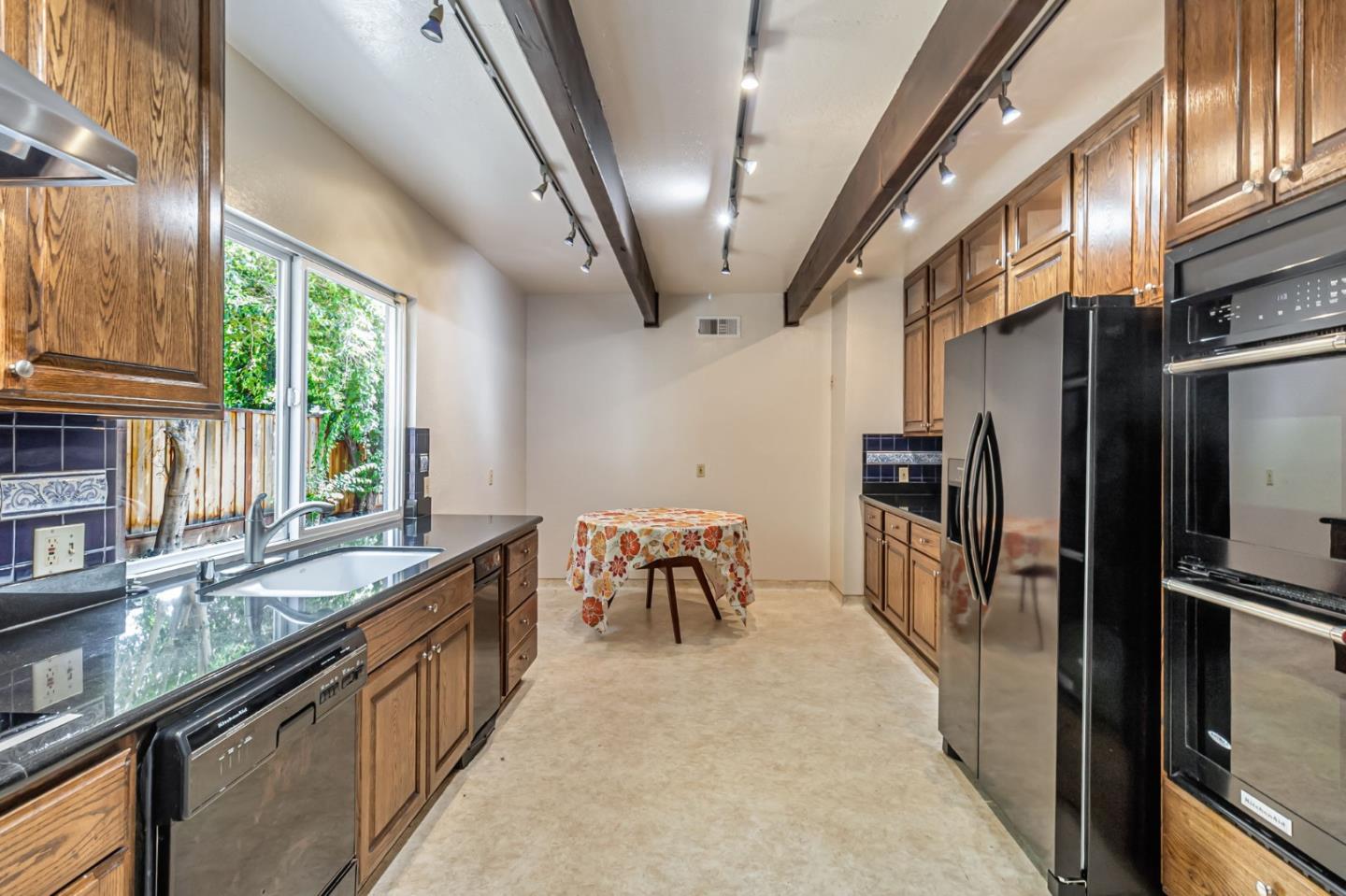 Detail Gallery Image 4 of 24 For 2331 Carmel Dr, Palo Alto,  CA 94303 - 6 Beds | 5 Baths