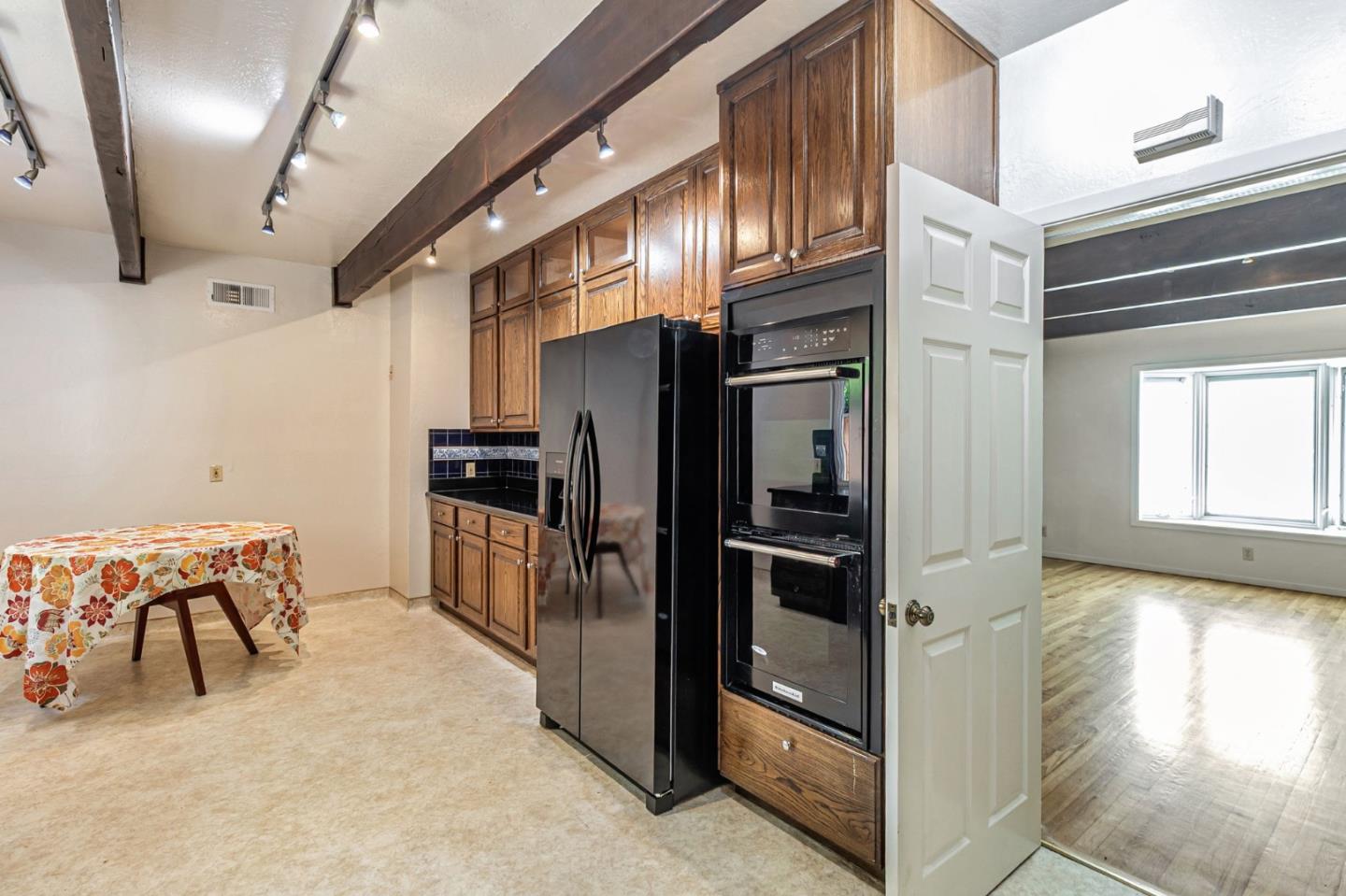 Detail Gallery Image 5 of 24 For 2331 Carmel Dr, Palo Alto,  CA 94303 - 6 Beds | 5 Baths