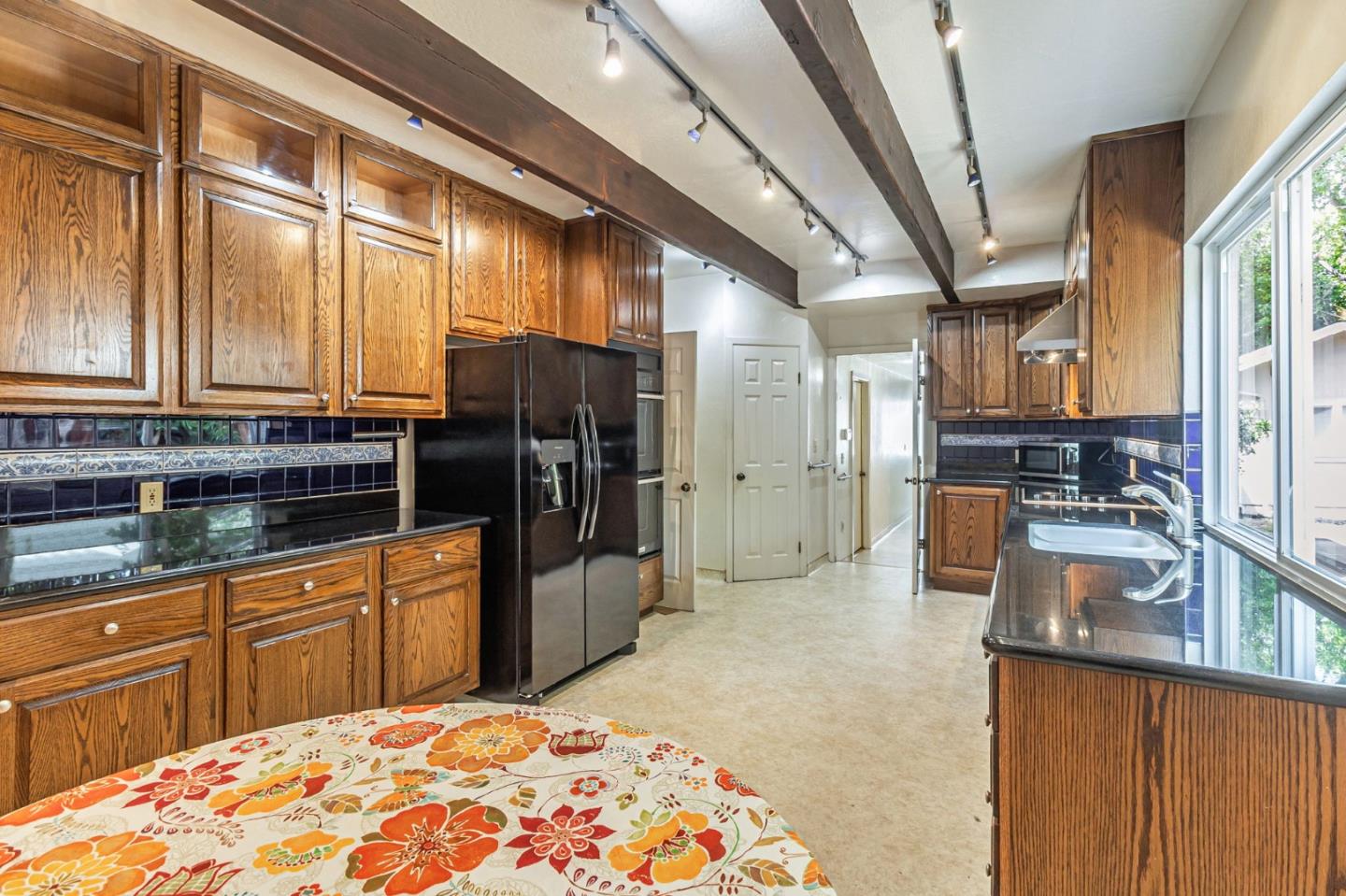 Detail Gallery Image 6 of 24 For 2331 Carmel Dr, Palo Alto,  CA 94303 - 6 Beds | 5 Baths
