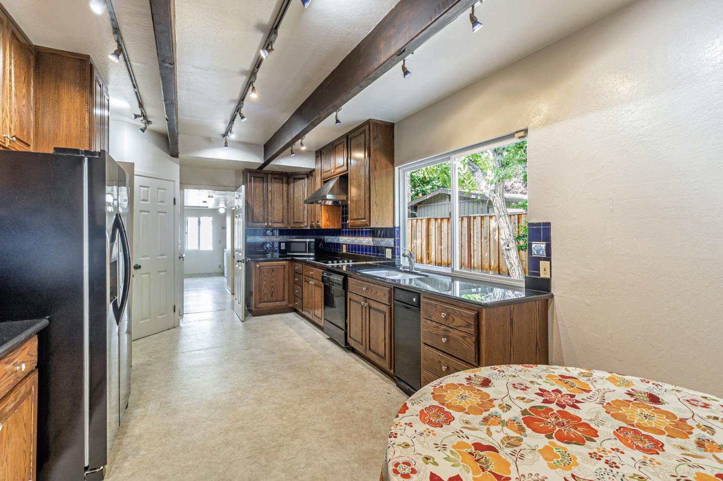 Detail Gallery Image 7 of 24 For 2331 Carmel Dr, Palo Alto,  CA 94303 - 6 Beds | 5 Baths