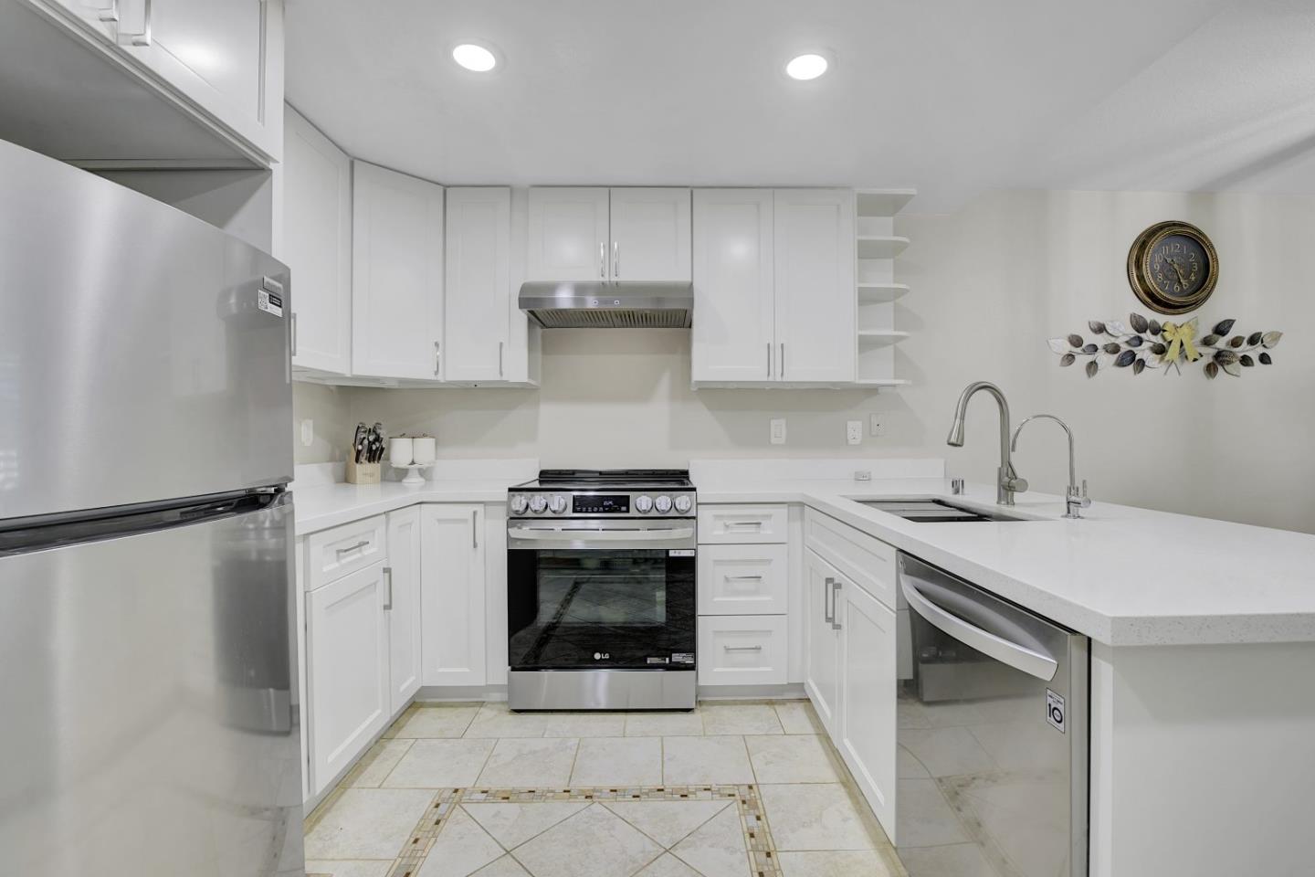 Detail Gallery Image 16 of 41 For 5391 Black Ave #1,  Pleasanton,  CA 94566 - 3 Beds | 2/1 Baths