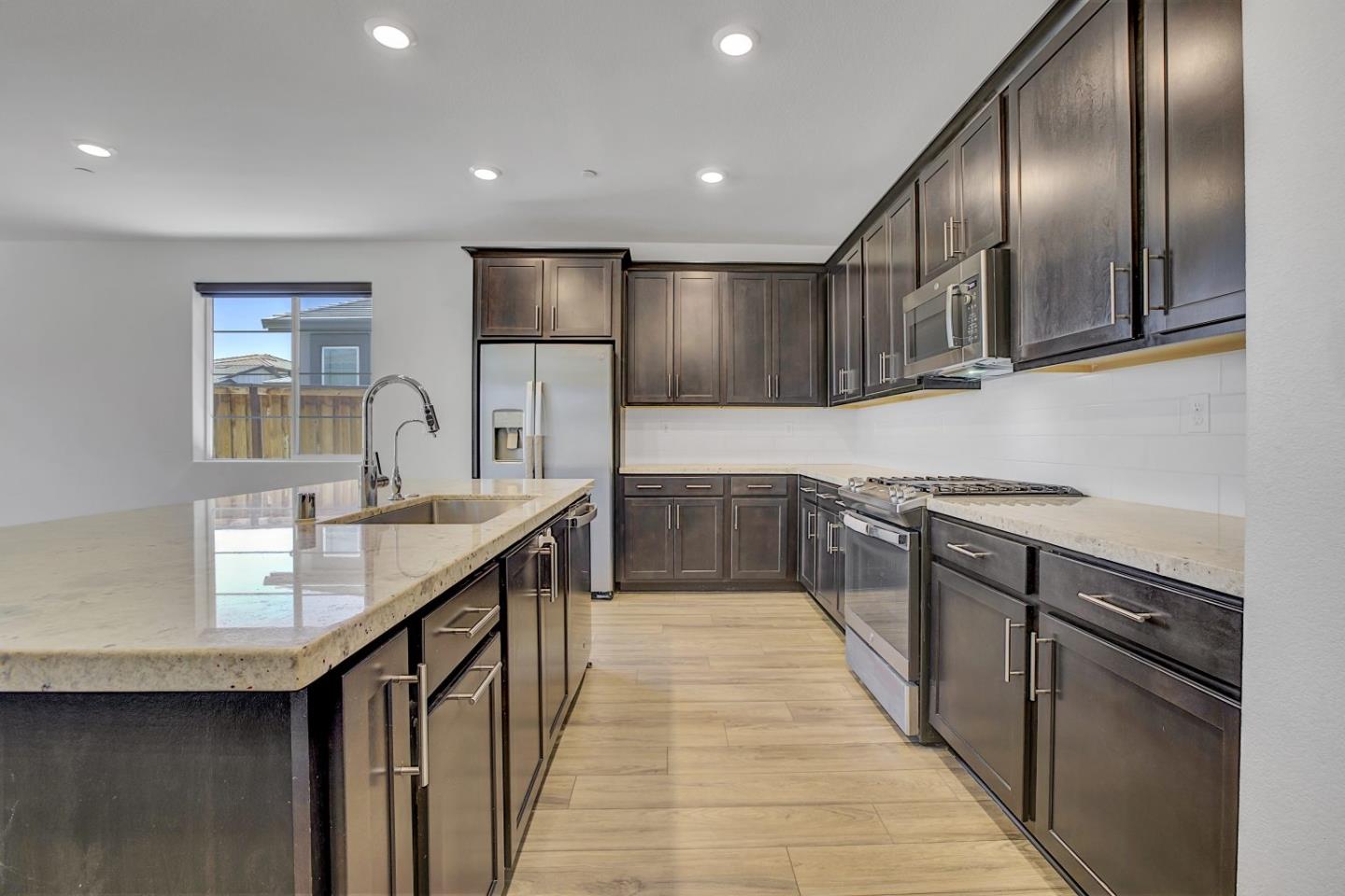 Detail Gallery Image 10 of 40 For 2606 Salinger Ave, Tracy,  CA 95377 - 4 Beds | 2/1 Baths
