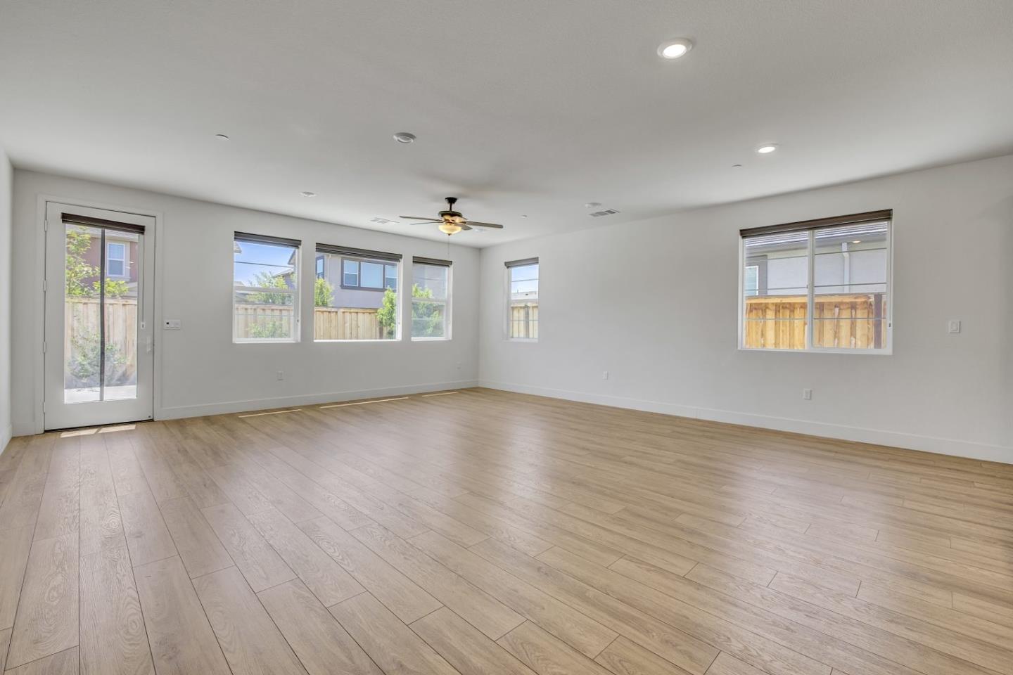Detail Gallery Image 11 of 40 For 2606 Salinger Ave, Tracy,  CA 95377 - 4 Beds | 2/1 Baths