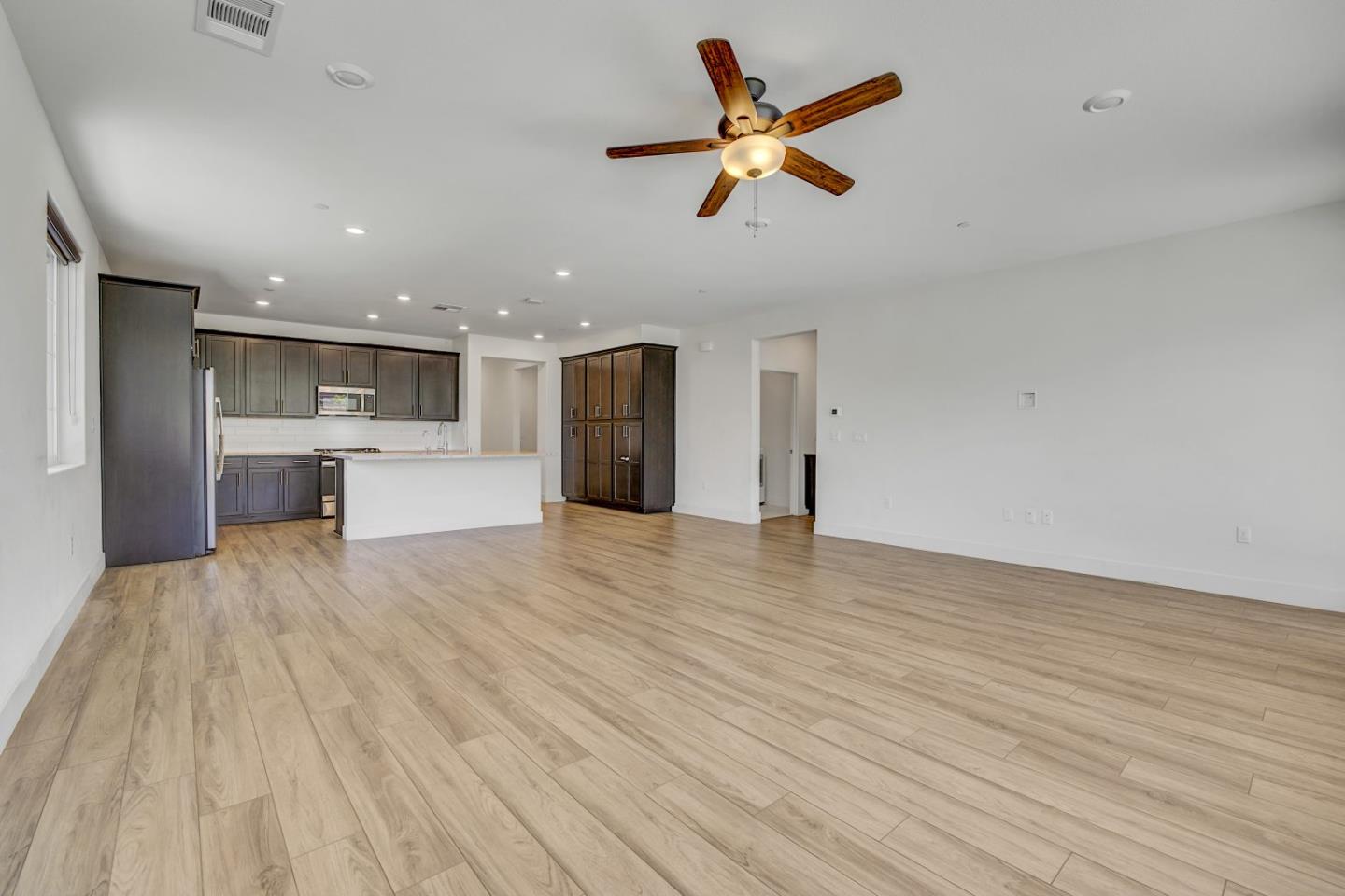 Detail Gallery Image 12 of 40 For 2606 Salinger Ave, Tracy,  CA 95377 - 4 Beds | 2/1 Baths