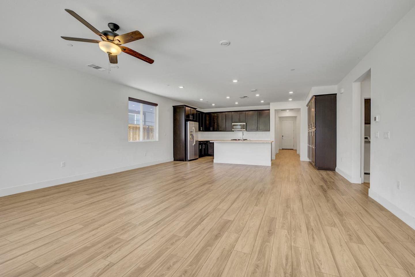 Detail Gallery Image 13 of 40 For 2606 Salinger Ave, Tracy,  CA 95377 - 4 Beds | 2/1 Baths