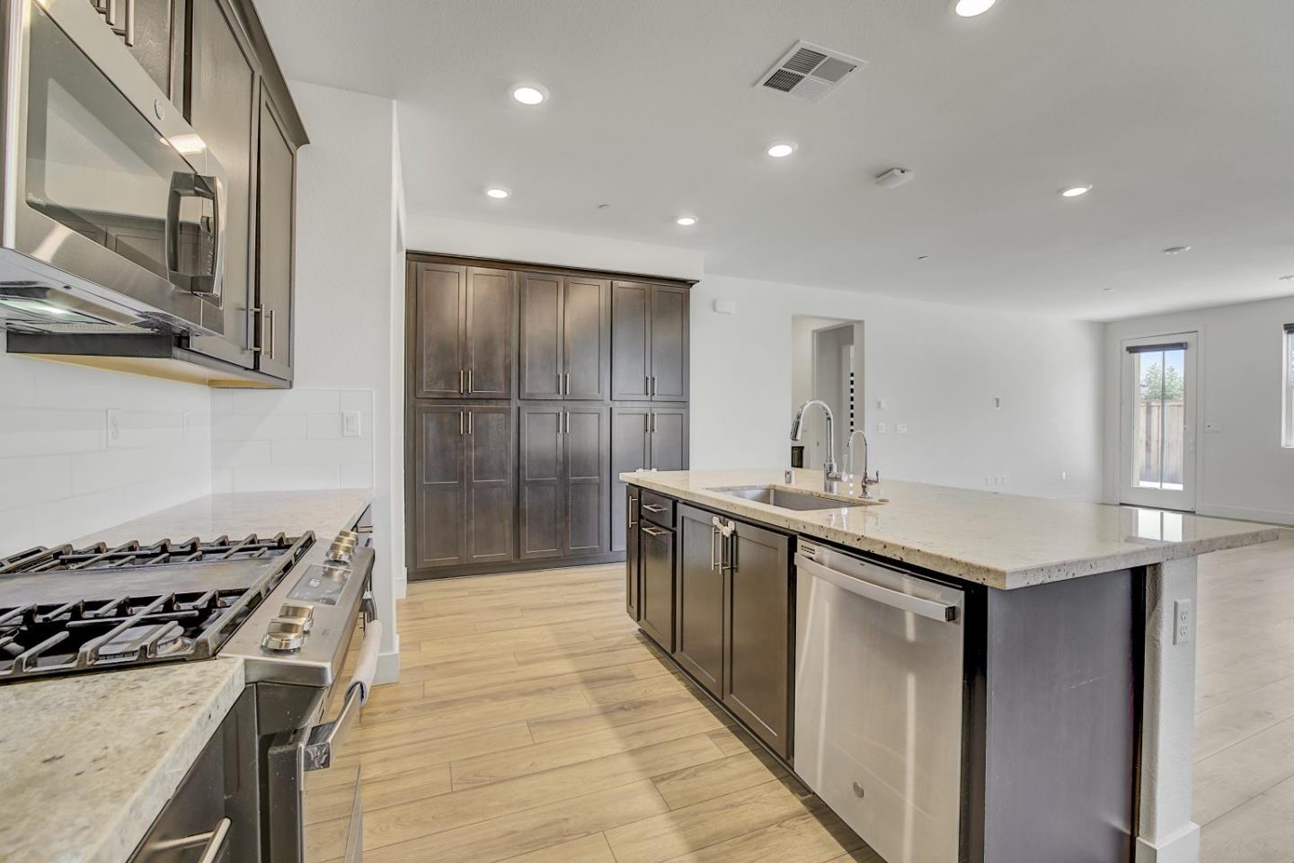 Detail Gallery Image 17 of 40 For 2606 Salinger Ave, Tracy,  CA 95377 - 4 Beds | 2/1 Baths