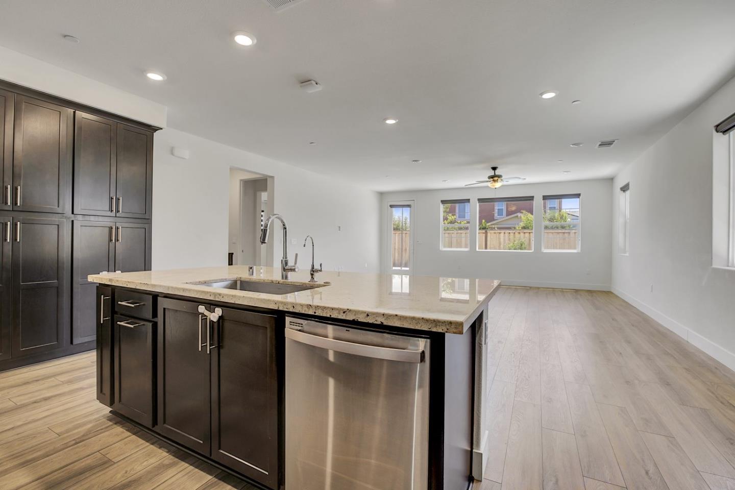 Detail Gallery Image 18 of 40 For 2606 Salinger Ave, Tracy,  CA 95377 - 4 Beds | 2/1 Baths