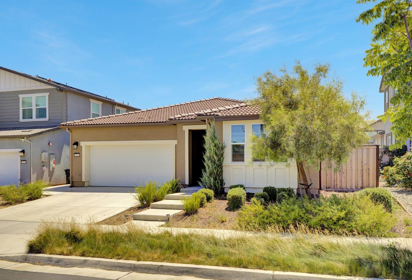 Detail Gallery Image 4 of 40 For 2606 Salinger Ave, Tracy,  CA 95377 - 4 Beds | 2/1 Baths