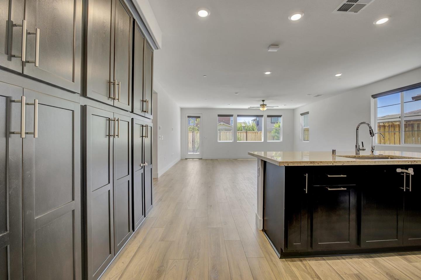 Detail Gallery Image 9 of 40 For 2606 Salinger Ave, Tracy,  CA 95377 - 4 Beds | 2/1 Baths