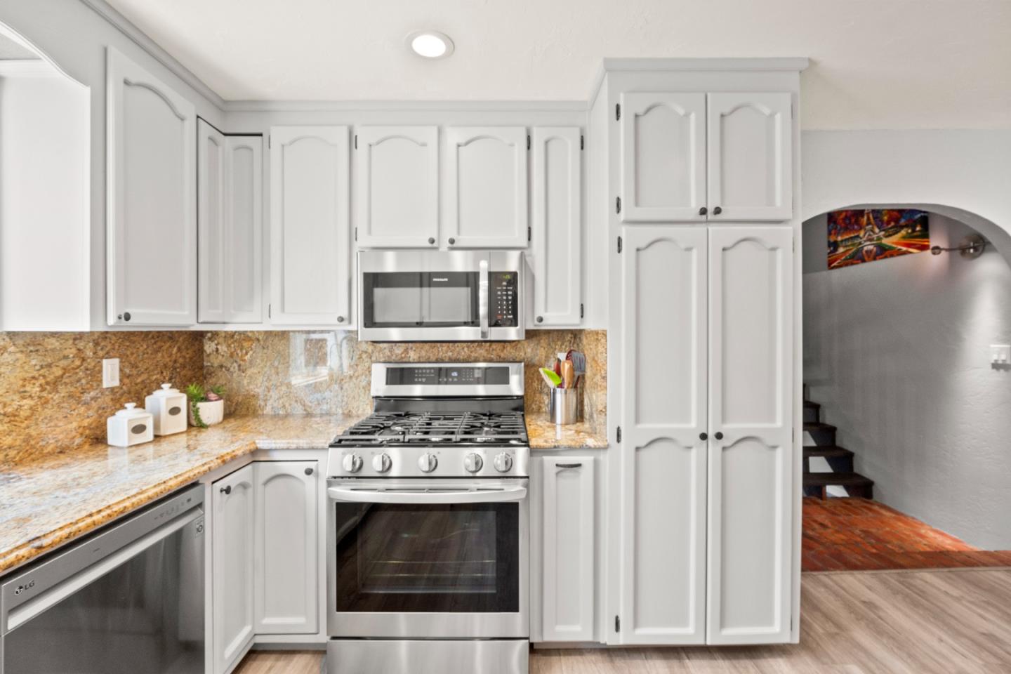 Detail Gallery Image 10 of 49 For 2544 Glenrio Dr, San Jose,  CA 95121 - 4 Beds | 4 Baths