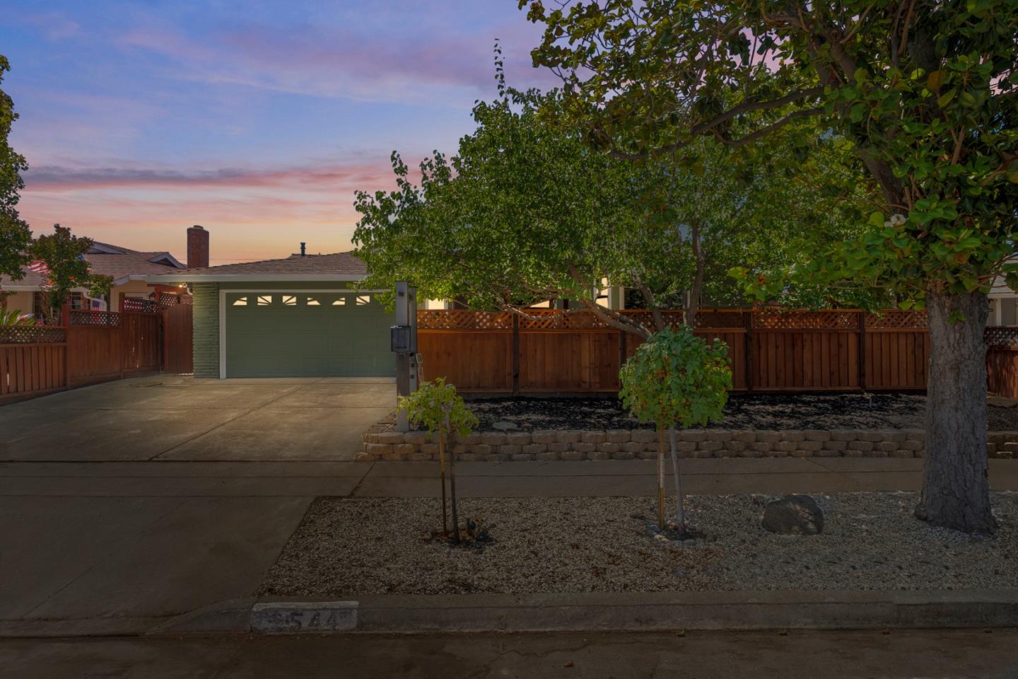 Detail Gallery Image 2 of 49 For 2544 Glenrio Dr, San Jose,  CA 95121 - 4 Beds | 4 Baths