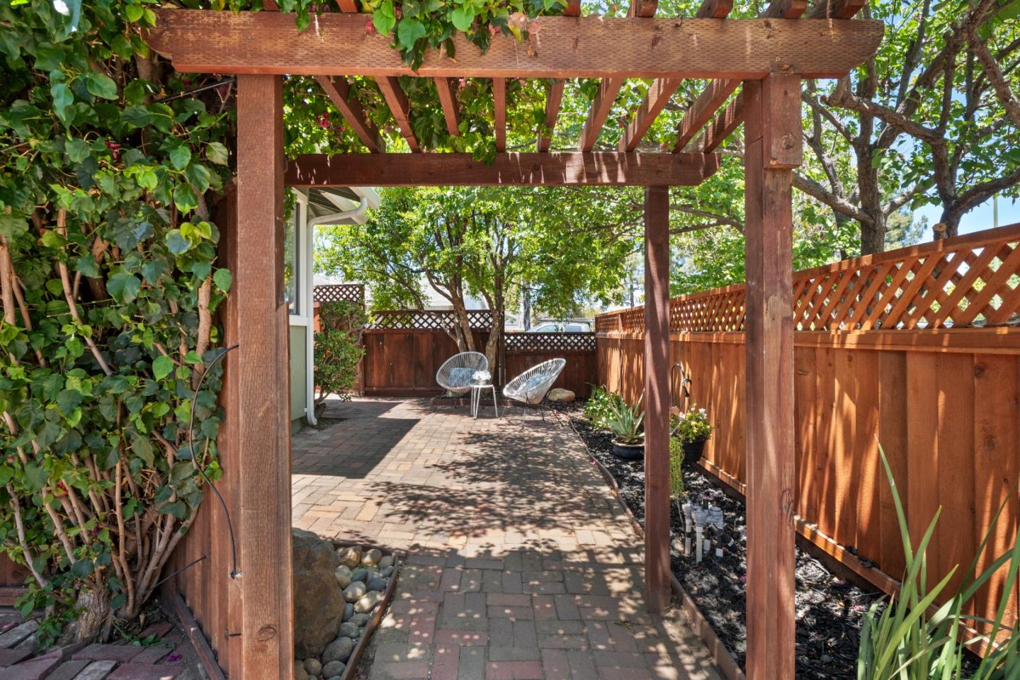 Detail Gallery Image 3 of 49 For 2544 Glenrio Dr, San Jose,  CA 95121 - 4 Beds | 4 Baths