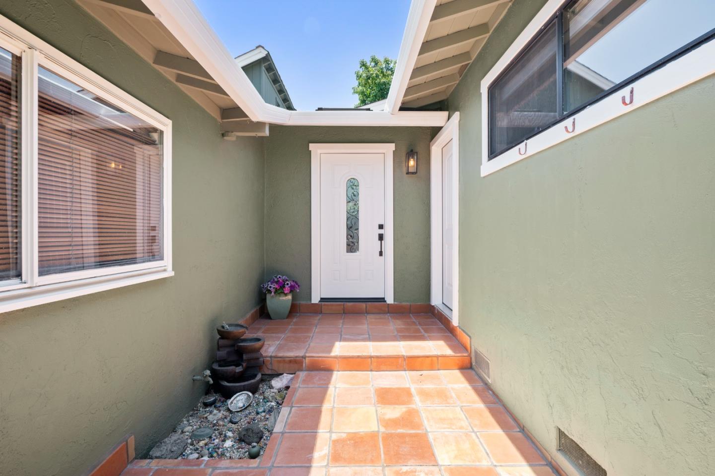 Detail Gallery Image 5 of 49 For 2544 Glenrio Dr, San Jose,  CA 95121 - 4 Beds | 4 Baths
