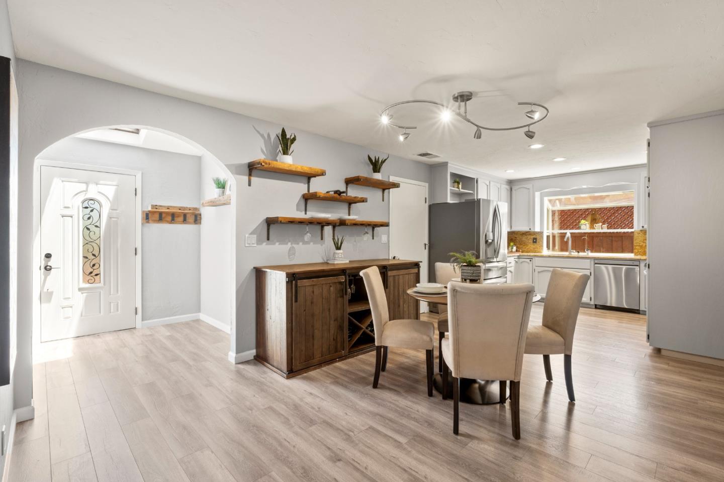 Detail Gallery Image 7 of 49 For 2544 Glenrio Dr, San Jose,  CA 95121 - 4 Beds | 4 Baths