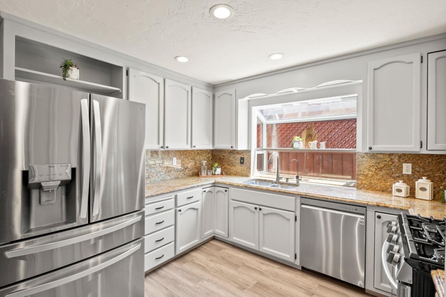 Detail Gallery Image 9 of 49 For 2544 Glenrio Dr, San Jose,  CA 95121 - 4 Beds | 4 Baths