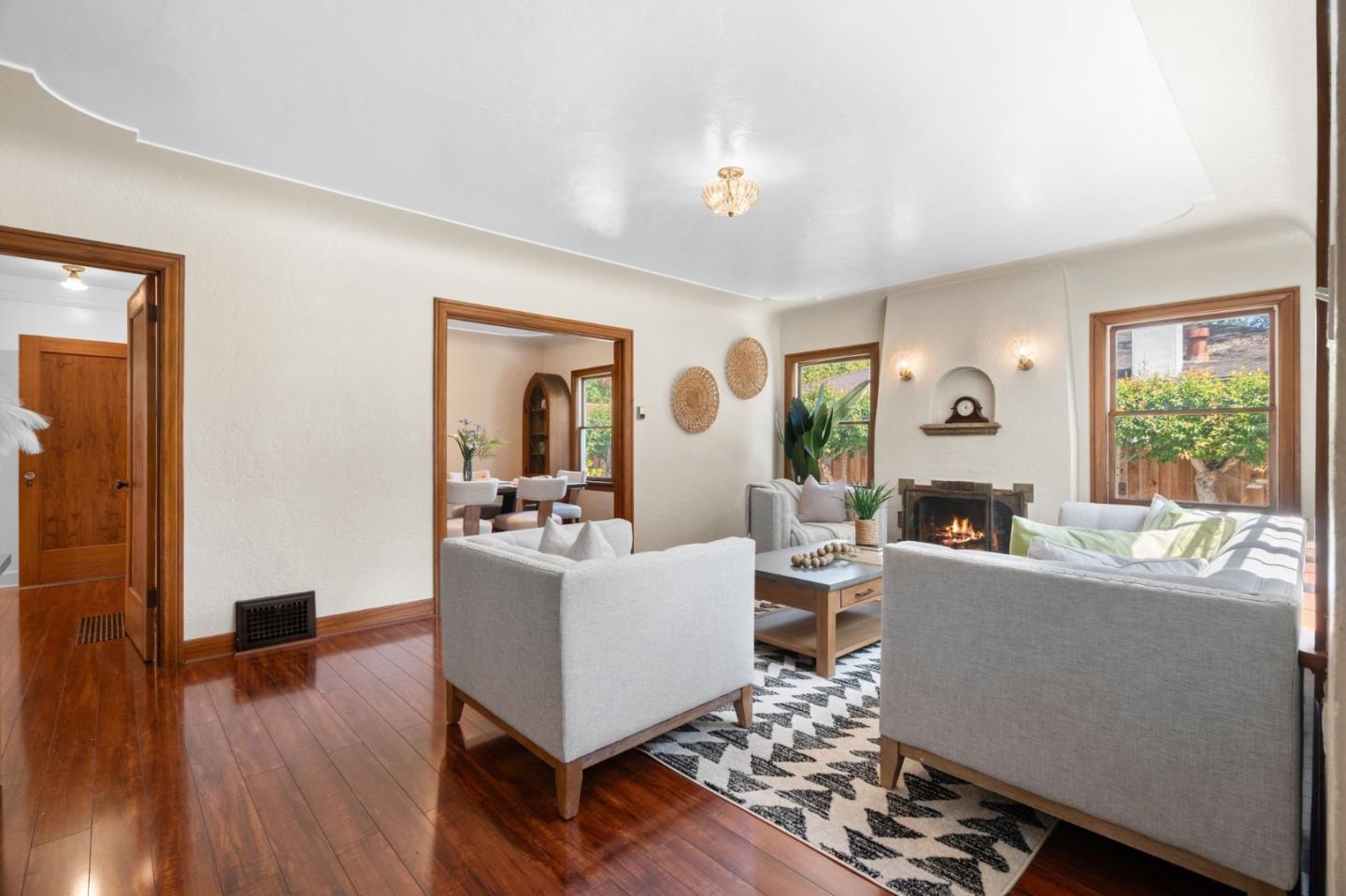 Detail Gallery Image 10 of 31 For 1221 Middlefield Rd, Palo Alto,  CA 94301 - 3 Beds | 1 Baths