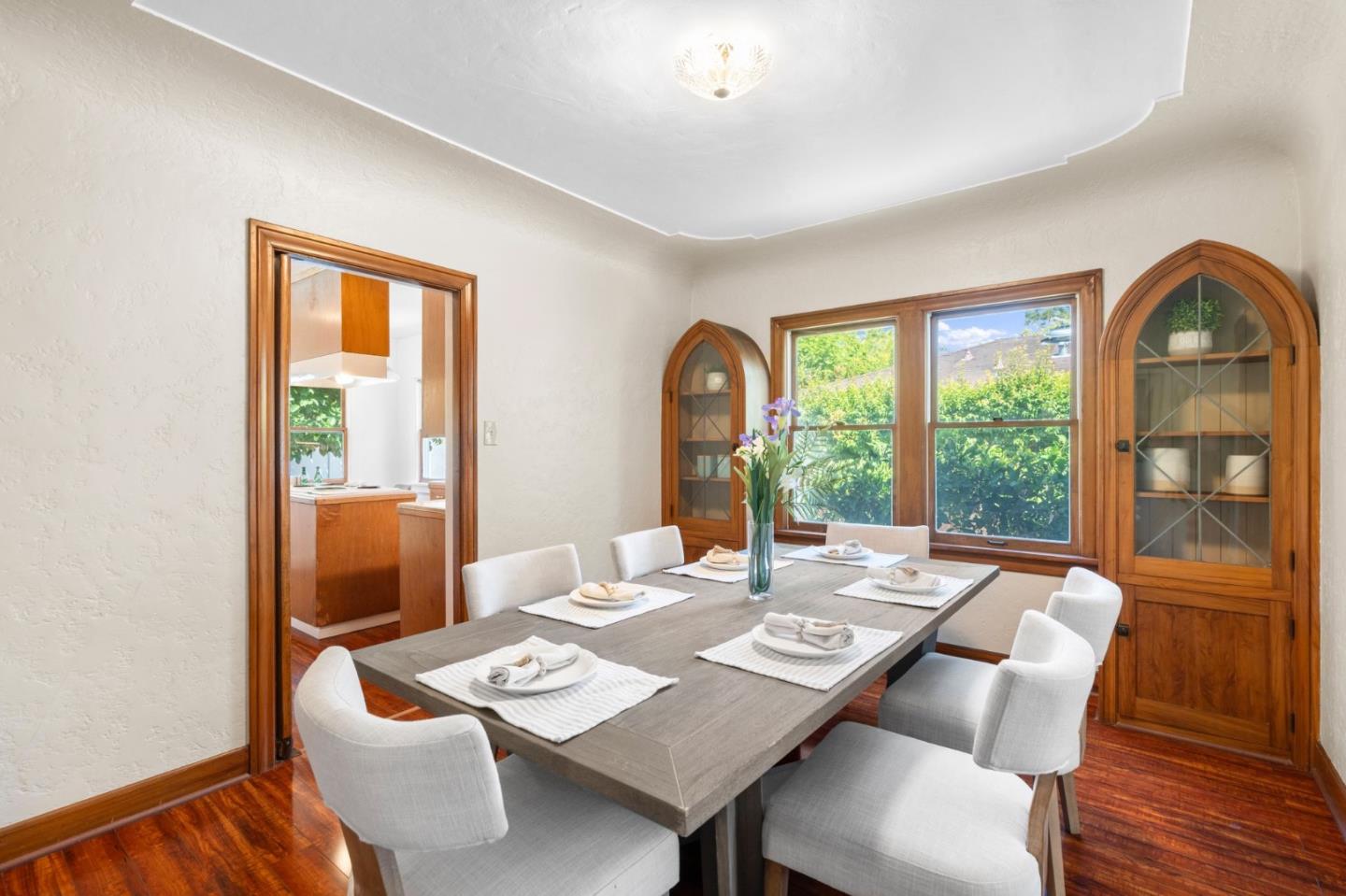 Detail Gallery Image 12 of 31 For 1221 Middlefield Rd, Palo Alto,  CA 94301 - 3 Beds | 1 Baths