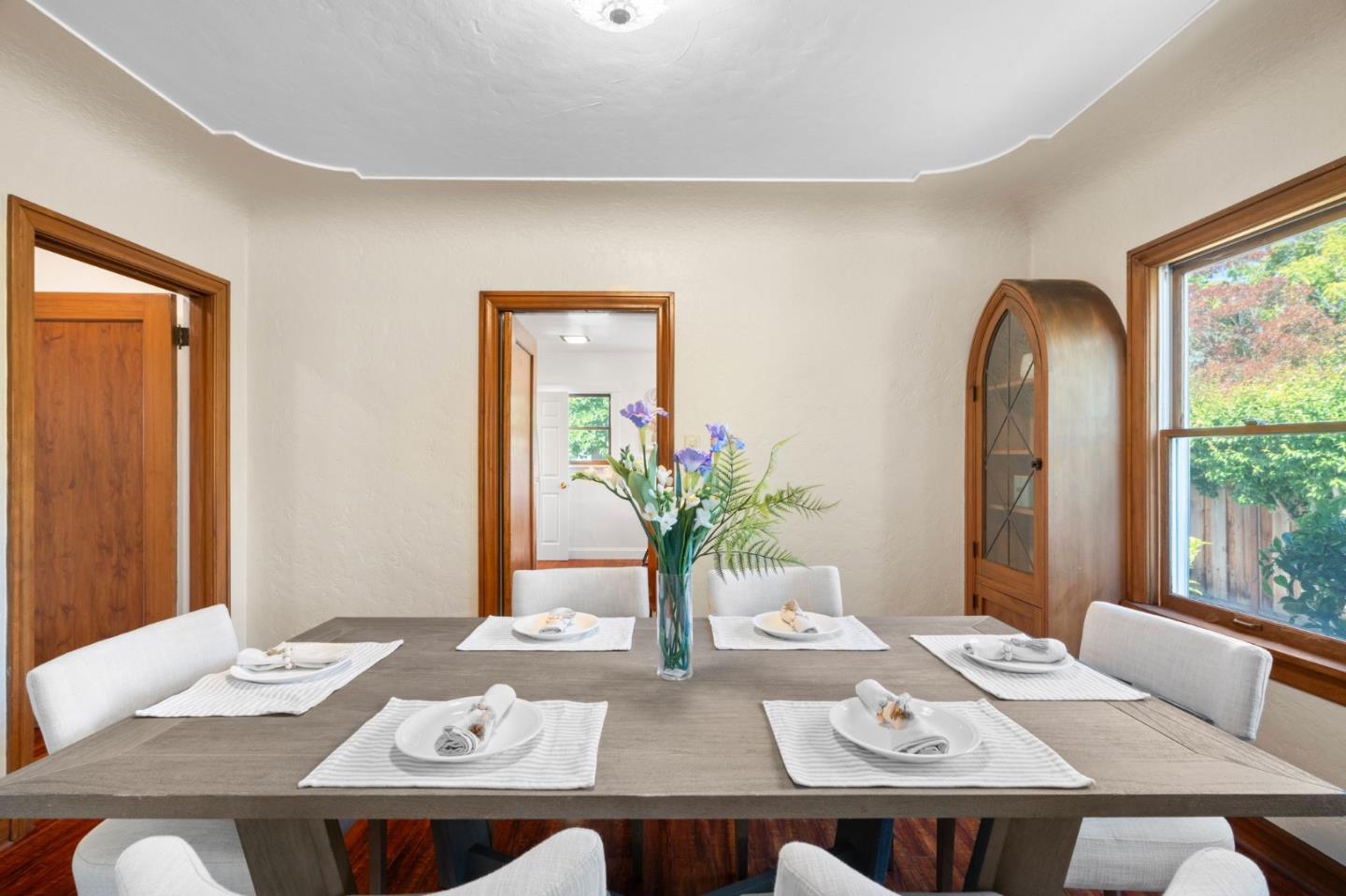 Detail Gallery Image 13 of 31 For 1221 Middlefield Rd, Palo Alto,  CA 94301 - 3 Beds | 1 Baths