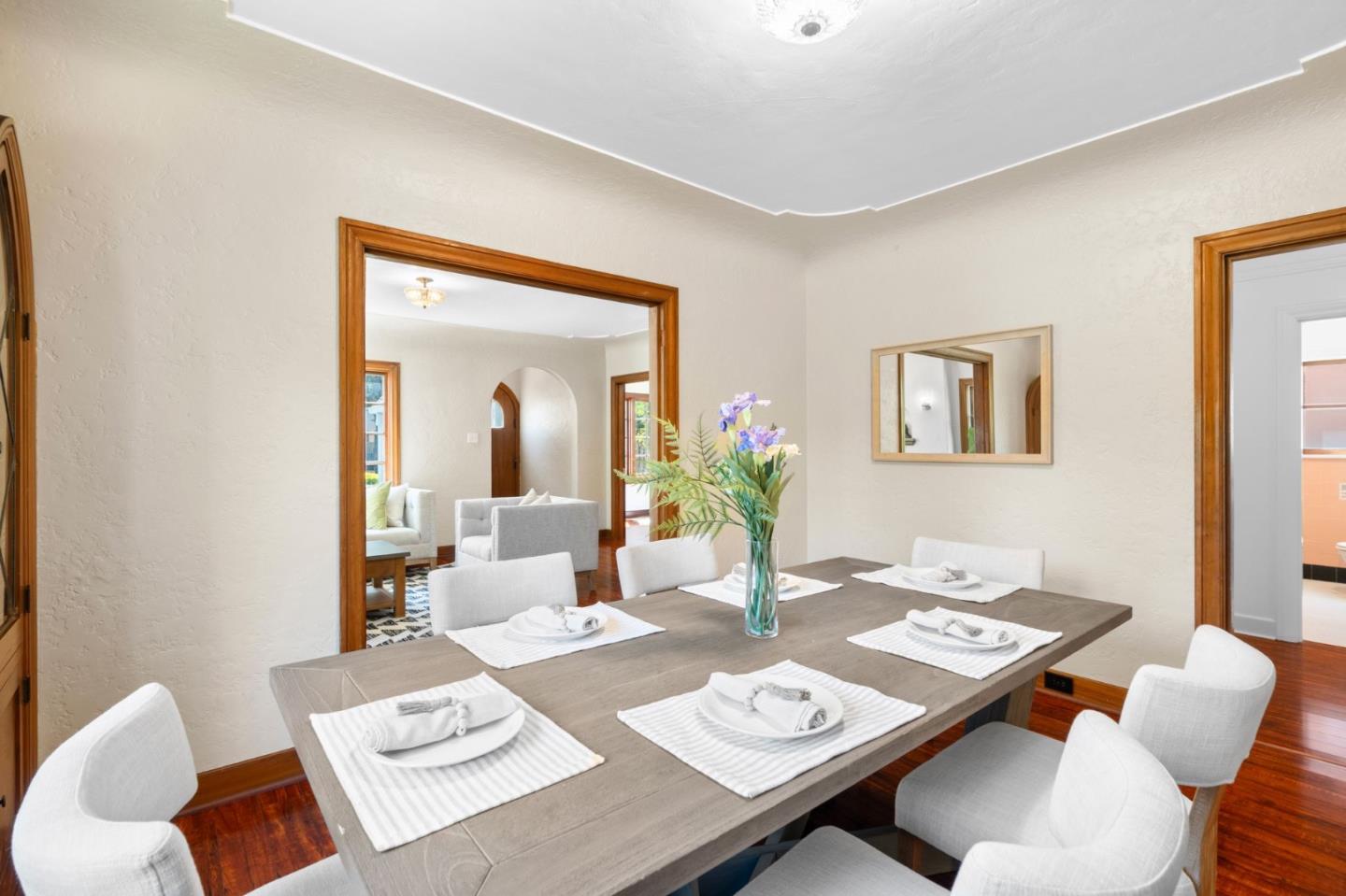 Detail Gallery Image 14 of 31 For 1221 Middlefield Rd, Palo Alto,  CA 94301 - 3 Beds | 1 Baths