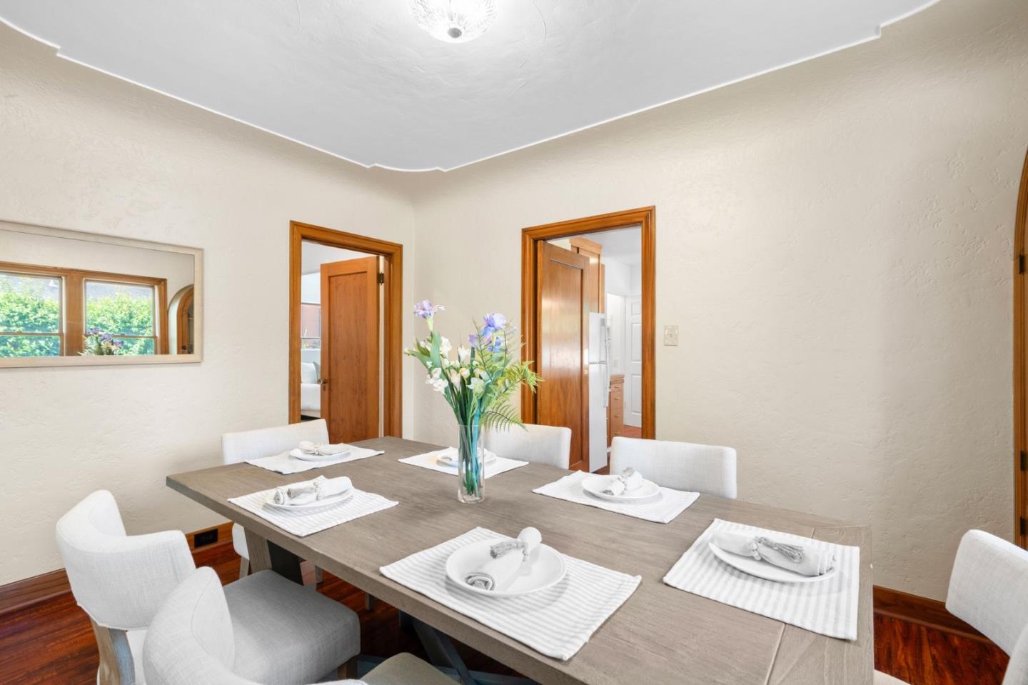 Detail Gallery Image 15 of 31 For 1221 Middlefield Rd, Palo Alto,  CA 94301 - 3 Beds | 1 Baths
