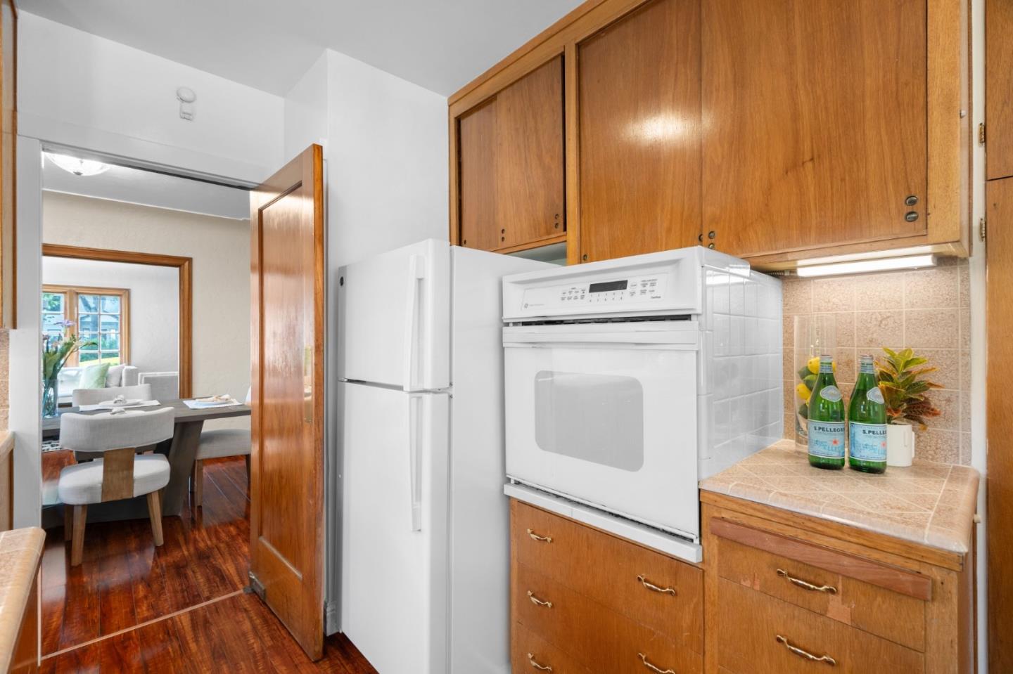 Detail Gallery Image 16 of 31 For 1221 Middlefield Rd, Palo Alto,  CA 94301 - 3 Beds | 1 Baths