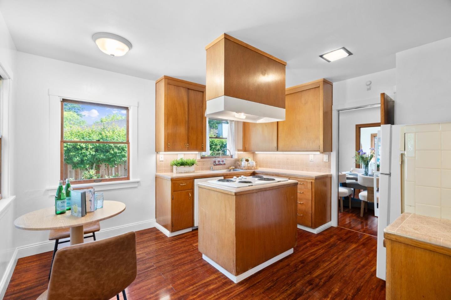 Detail Gallery Image 17 of 31 For 1221 Middlefield Rd, Palo Alto,  CA 94301 - 3 Beds | 1 Baths