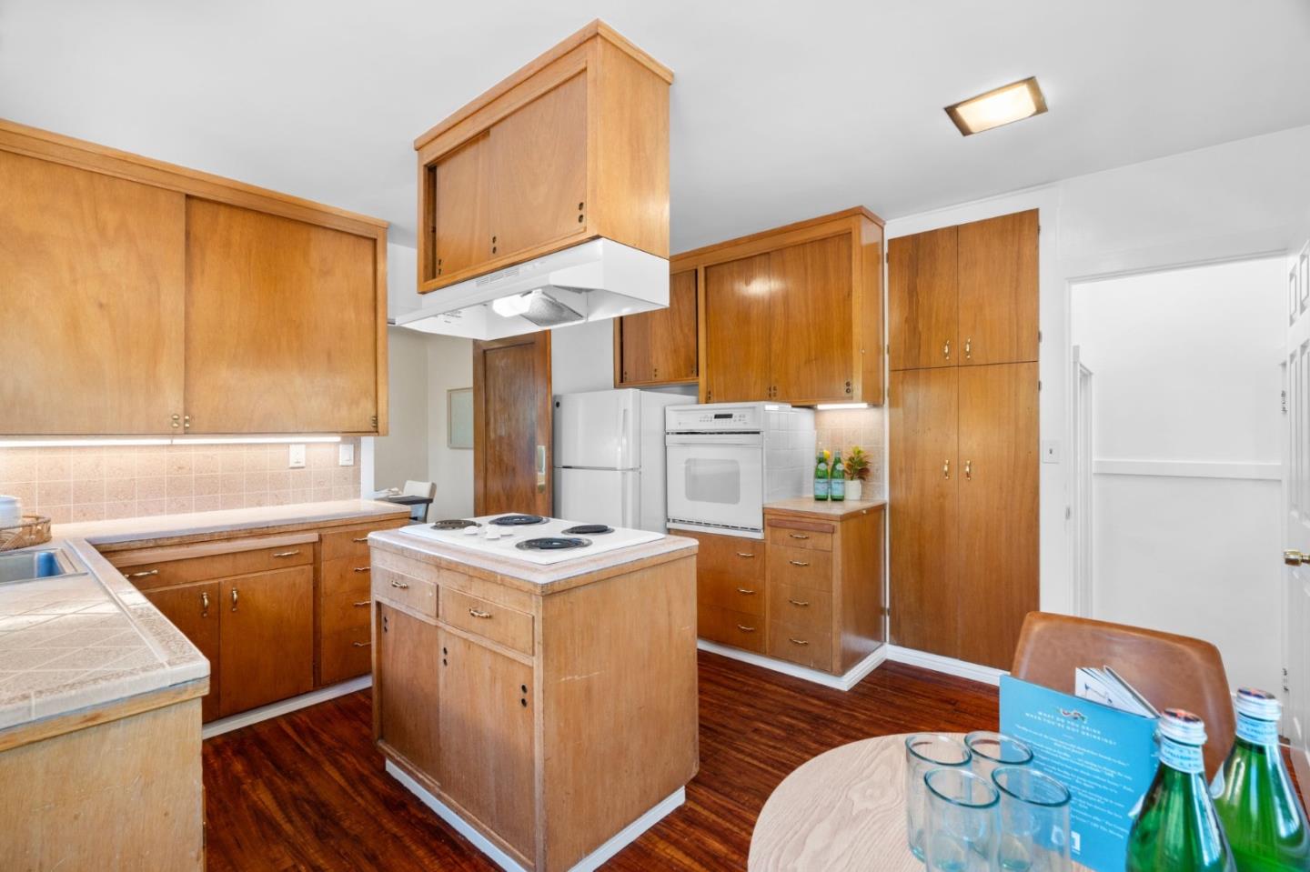 Detail Gallery Image 18 of 31 For 1221 Middlefield Rd, Palo Alto,  CA 94301 - 3 Beds | 1 Baths