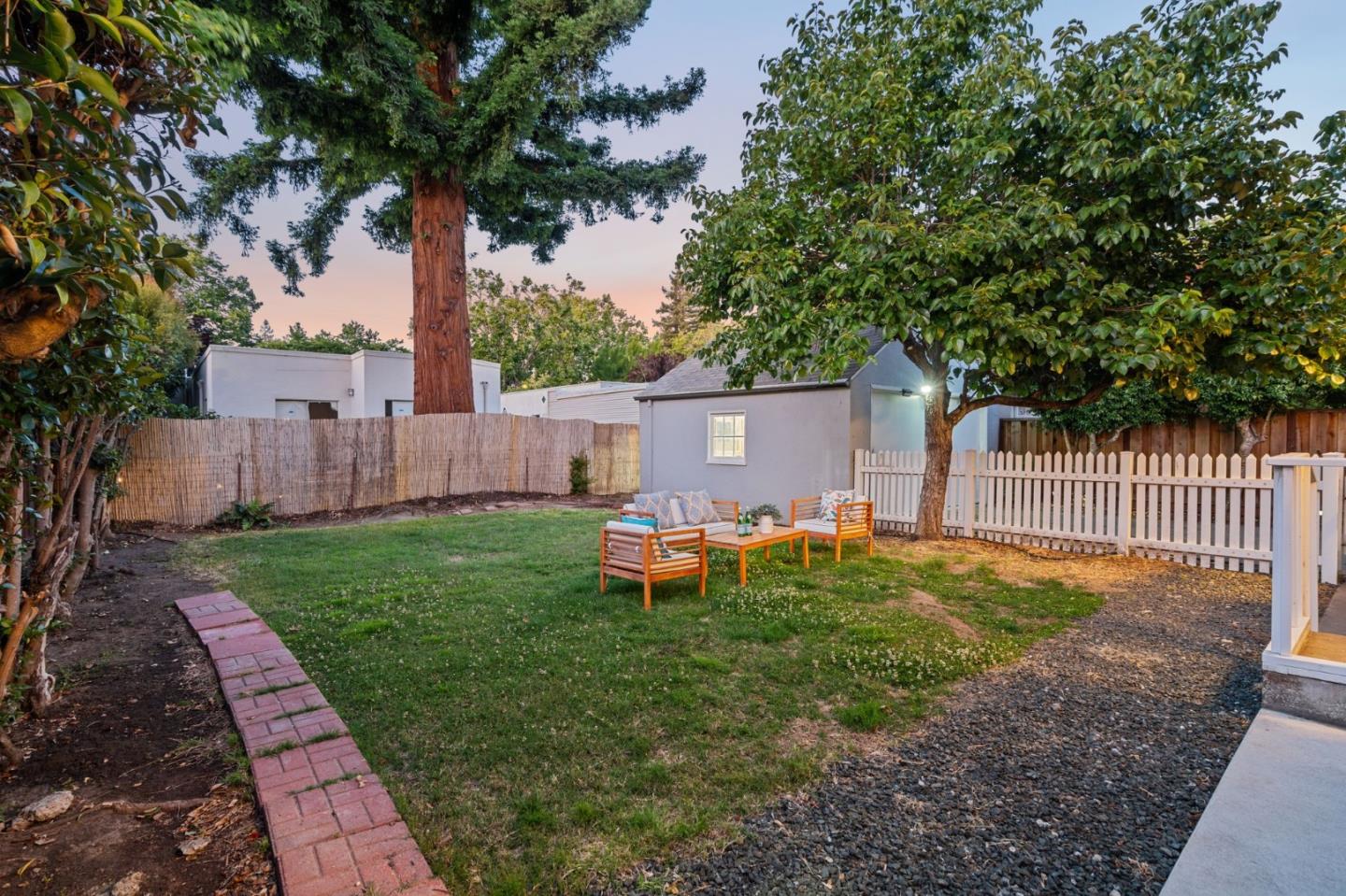 Detail Gallery Image 26 of 31 For 1221 Middlefield Rd, Palo Alto,  CA 94301 - 3 Beds | 1 Baths