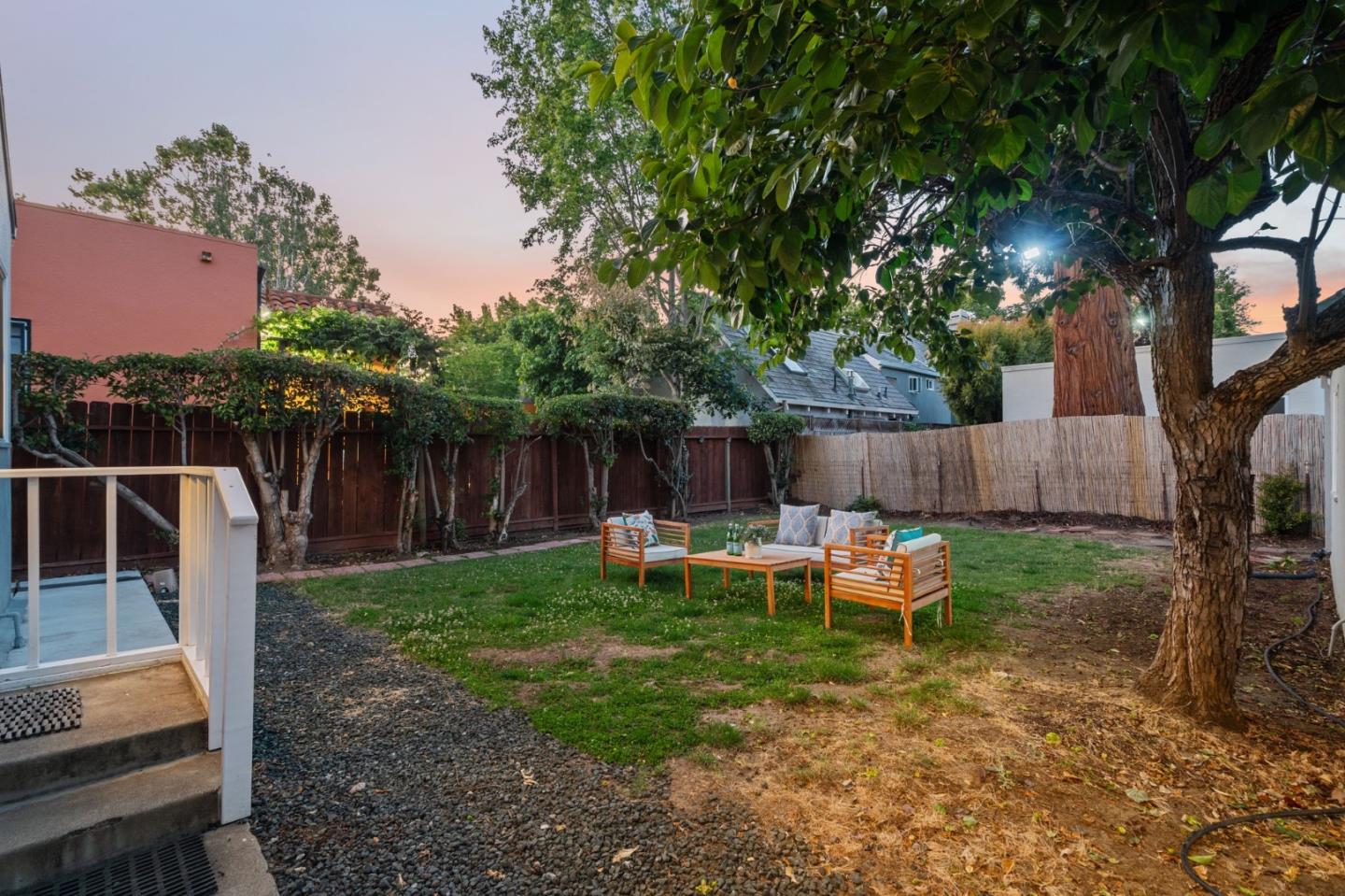 Detail Gallery Image 27 of 31 For 1221 Middlefield Rd, Palo Alto,  CA 94301 - 3 Beds | 1 Baths