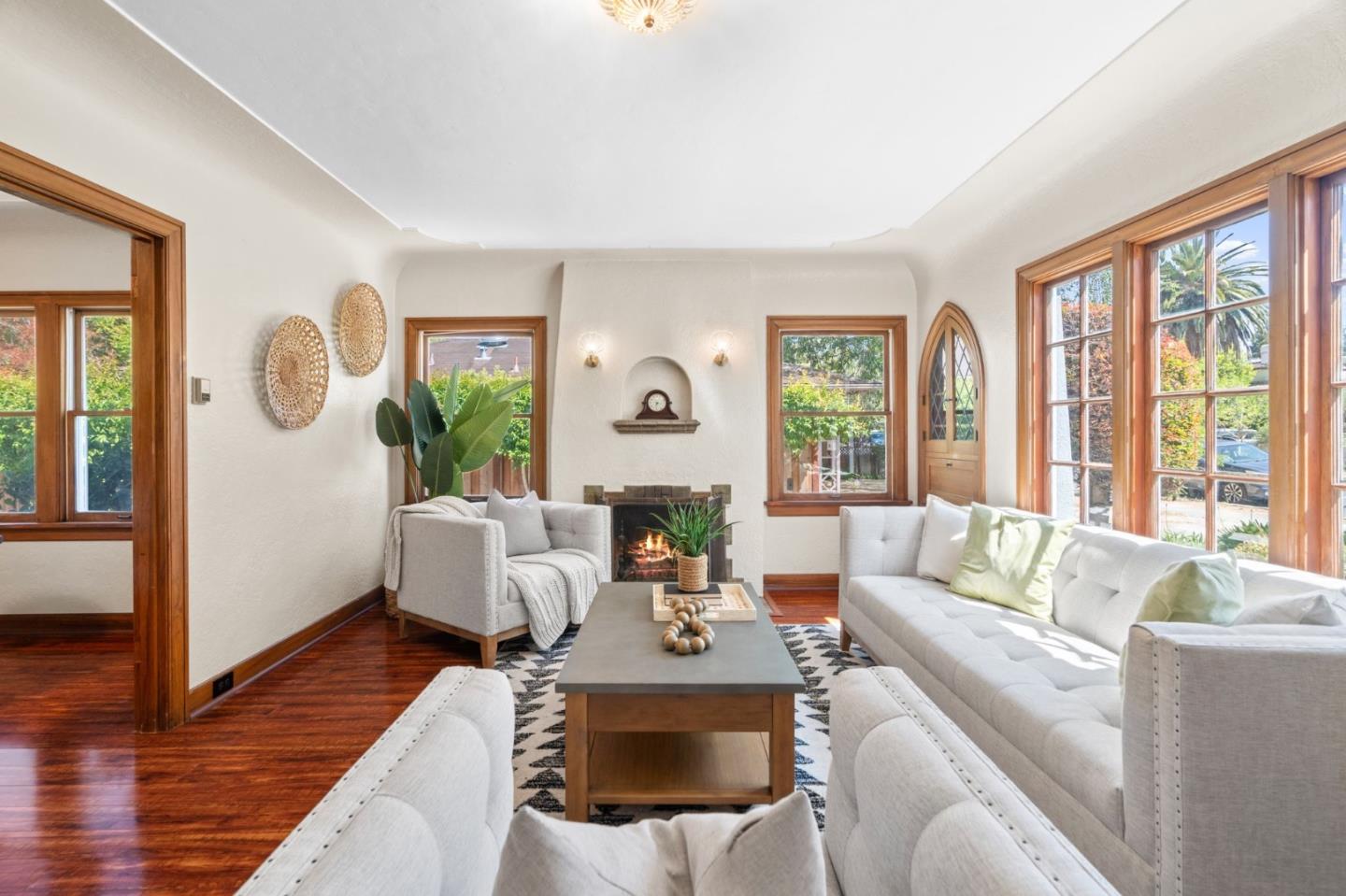 Detail Gallery Image 7 of 31 For 1221 Middlefield Rd, Palo Alto,  CA 94301 - 3 Beds | 1 Baths