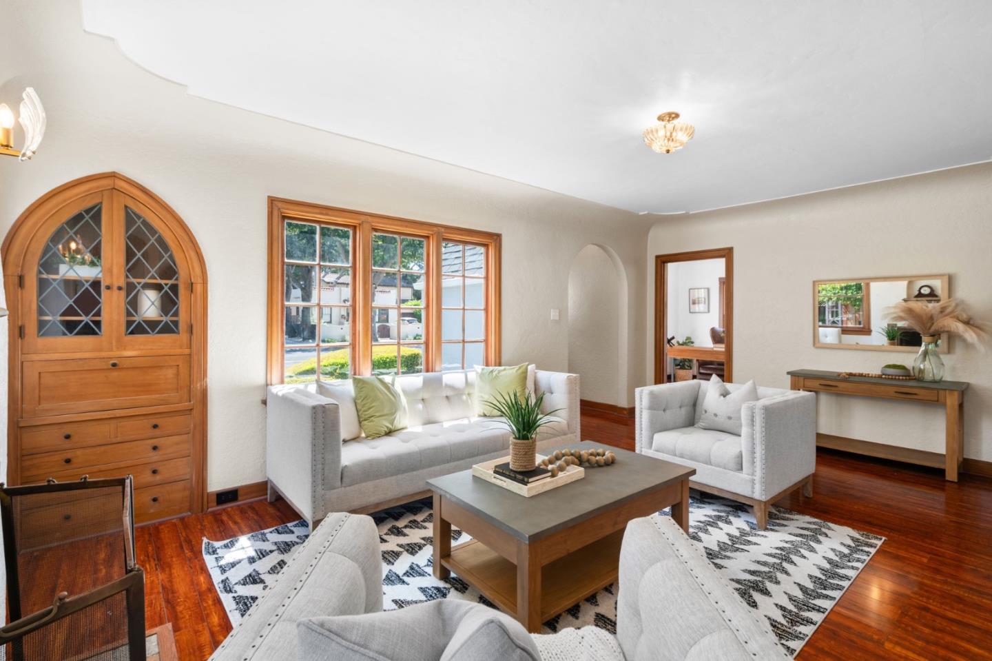 Detail Gallery Image 8 of 31 For 1221 Middlefield Rd, Palo Alto,  CA 94301 - 3 Beds | 1 Baths