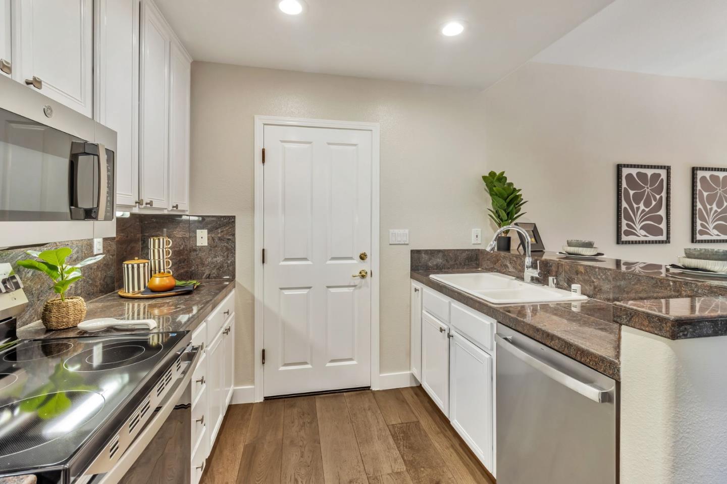 Detail Gallery Image 11 of 31 For 72 Cannery Cir, Campbell,  CA 95008 - 3 Beds | 2/1 Baths