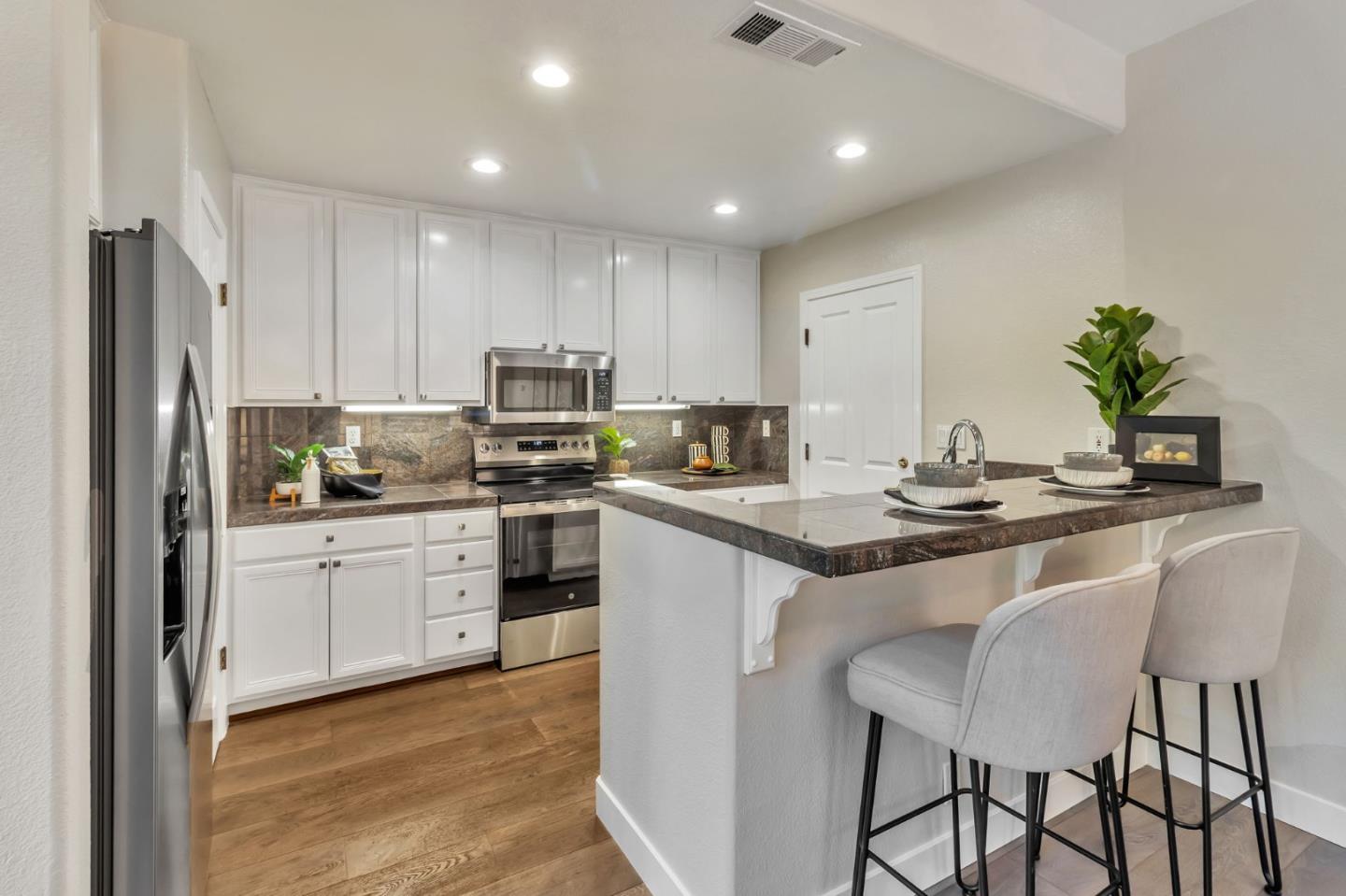 Detail Gallery Image 6 of 31 For 72 Cannery Cir, Campbell,  CA 95008 - 3 Beds | 2/1 Baths