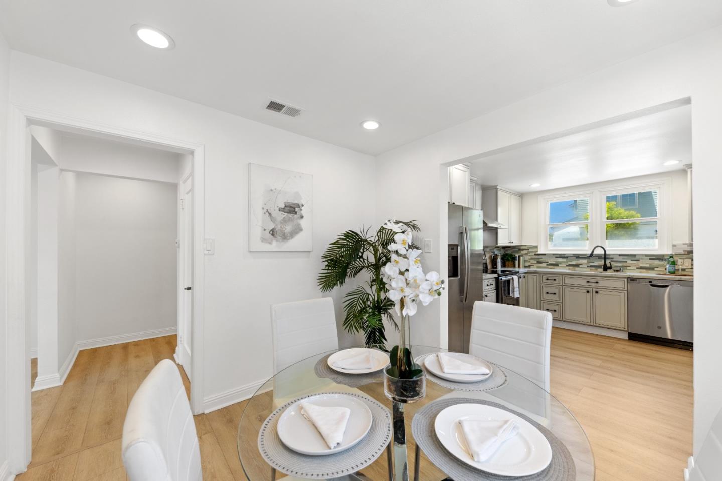 Detail Gallery Image 13 of 72 For 1032 Toyon Dr, Burlingame,  CA 94010 - 4 Beds | 3 Baths