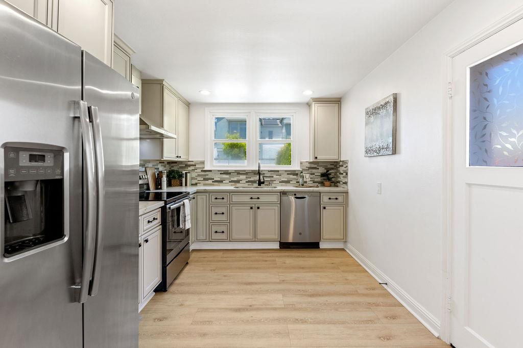 Detail Gallery Image 15 of 72 For 1032 Toyon Dr, Burlingame,  CA 94010 - 4 Beds | 3 Baths