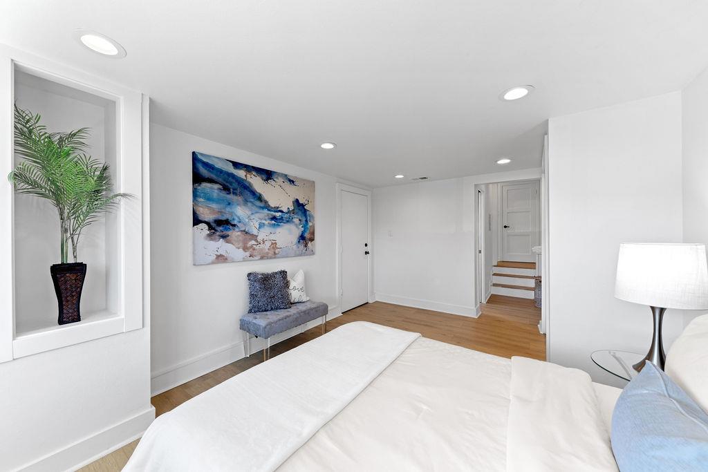 Detail Gallery Image 26 of 72 For 1032 Toyon Dr, Burlingame,  CA 94010 - 4 Beds | 3 Baths