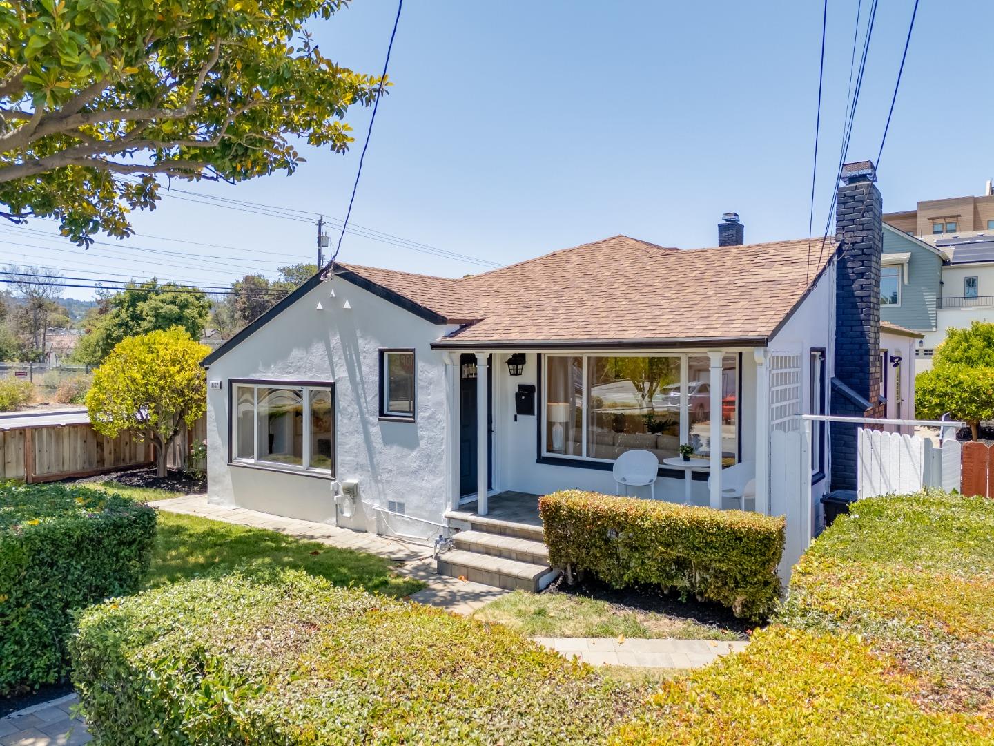 Detail Gallery Image 3 of 72 For 1032 Toyon Dr, Burlingame,  CA 94010 - 4 Beds | 3 Baths